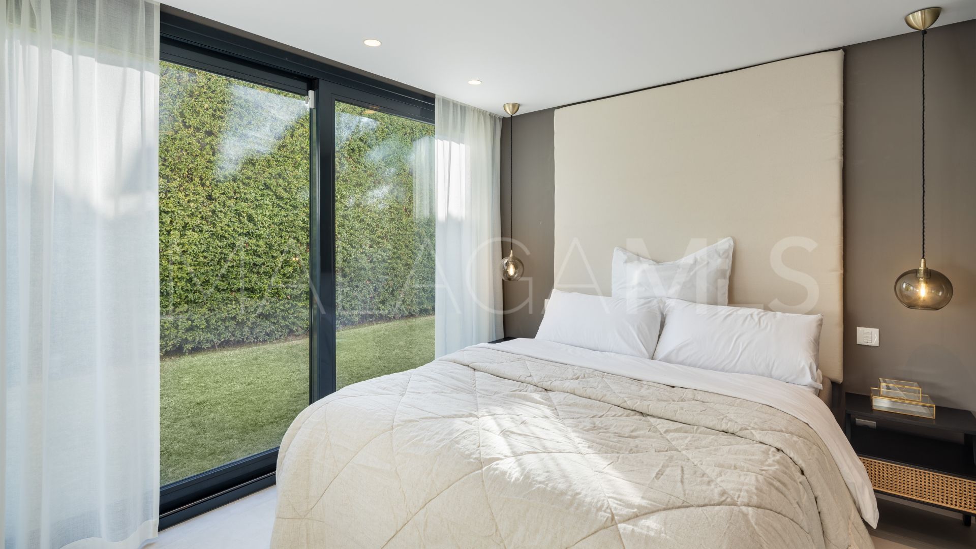 For sale 6 bedrooms villa in Nueva Andalucia