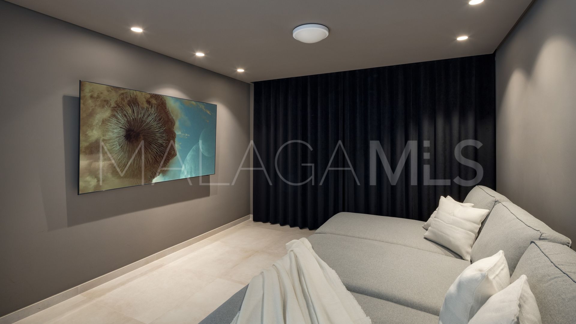 For sale 6 bedrooms villa in Nueva Andalucia