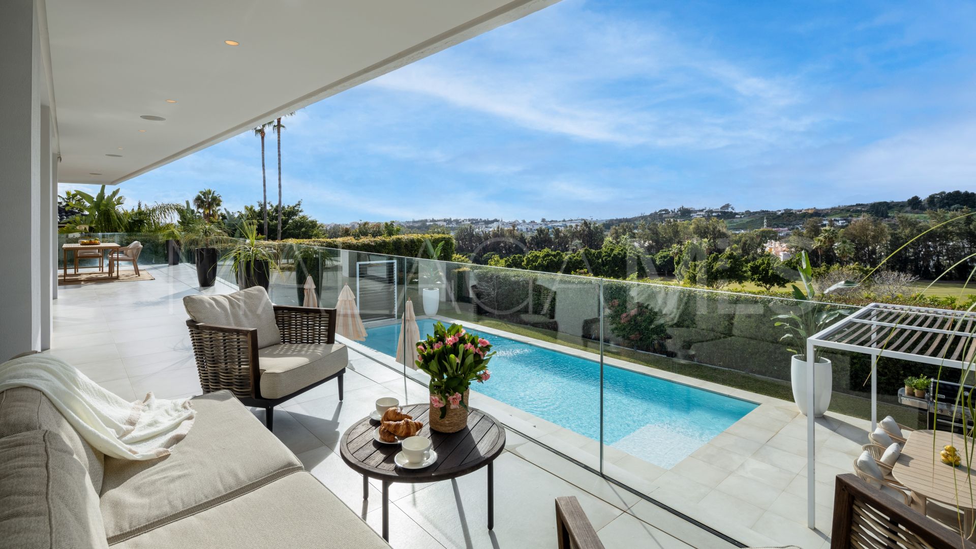 For sale 6 bedrooms villa in Nueva Andalucia