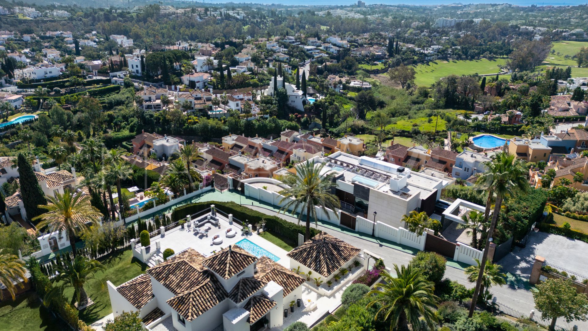 For sale Nueva Andalucia 5 bedrooms villa