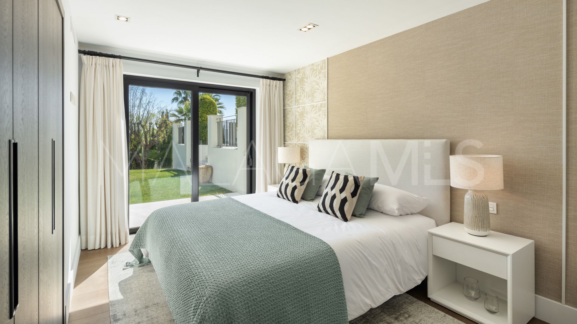 For sale Nueva Andalucia 5 bedrooms villa