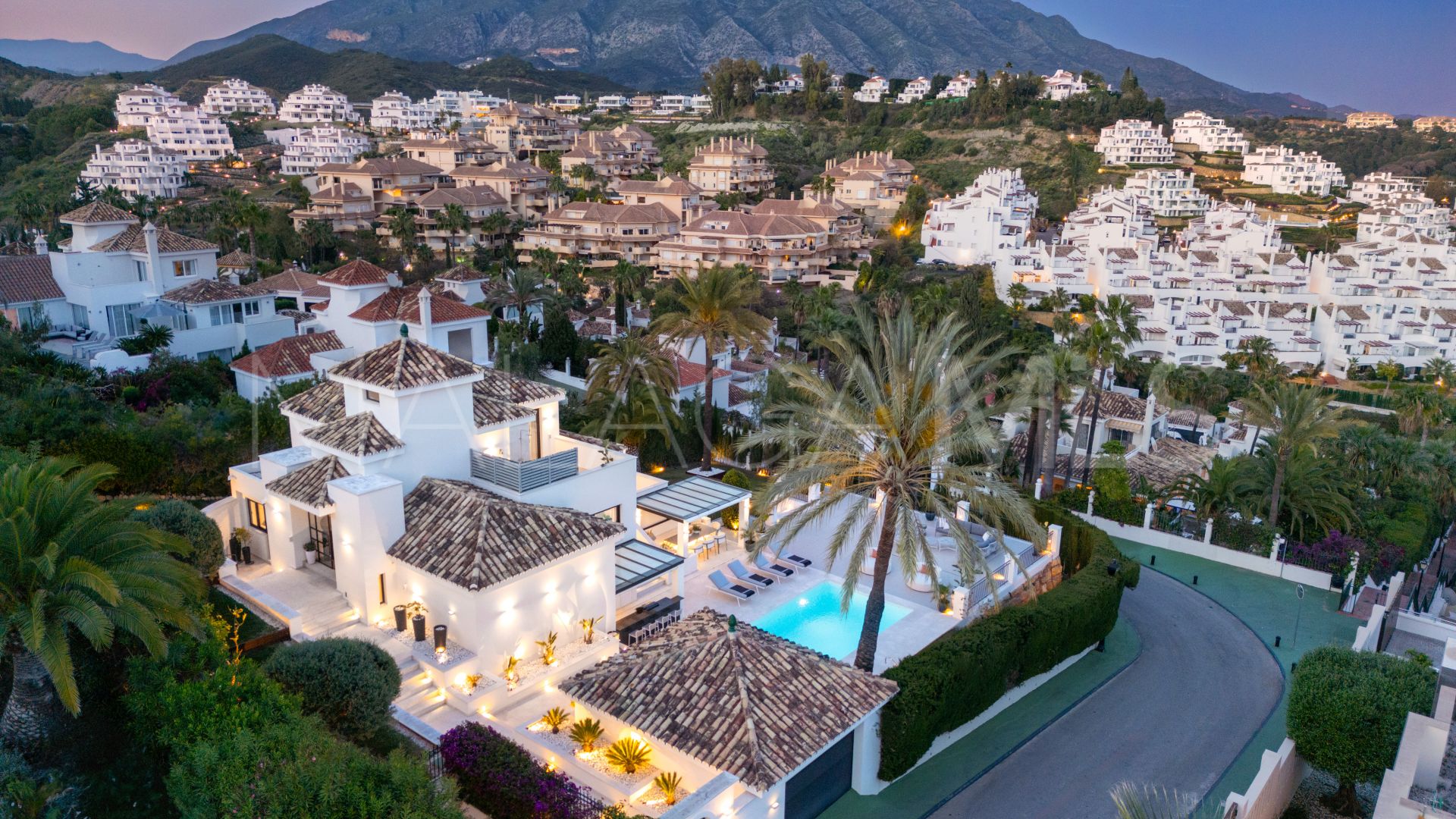 For sale Nueva Andalucia 5 bedrooms villa