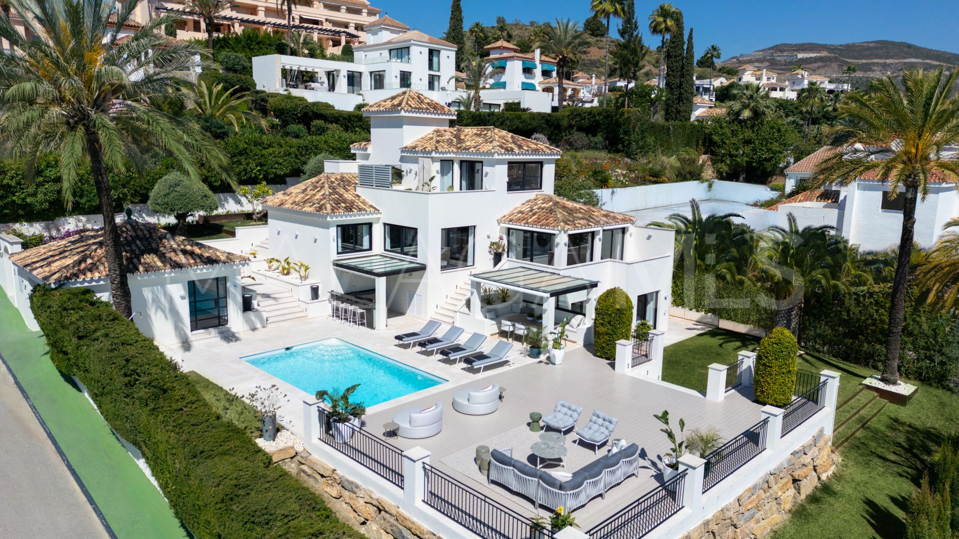 For sale Nueva Andalucia 5 bedrooms villa