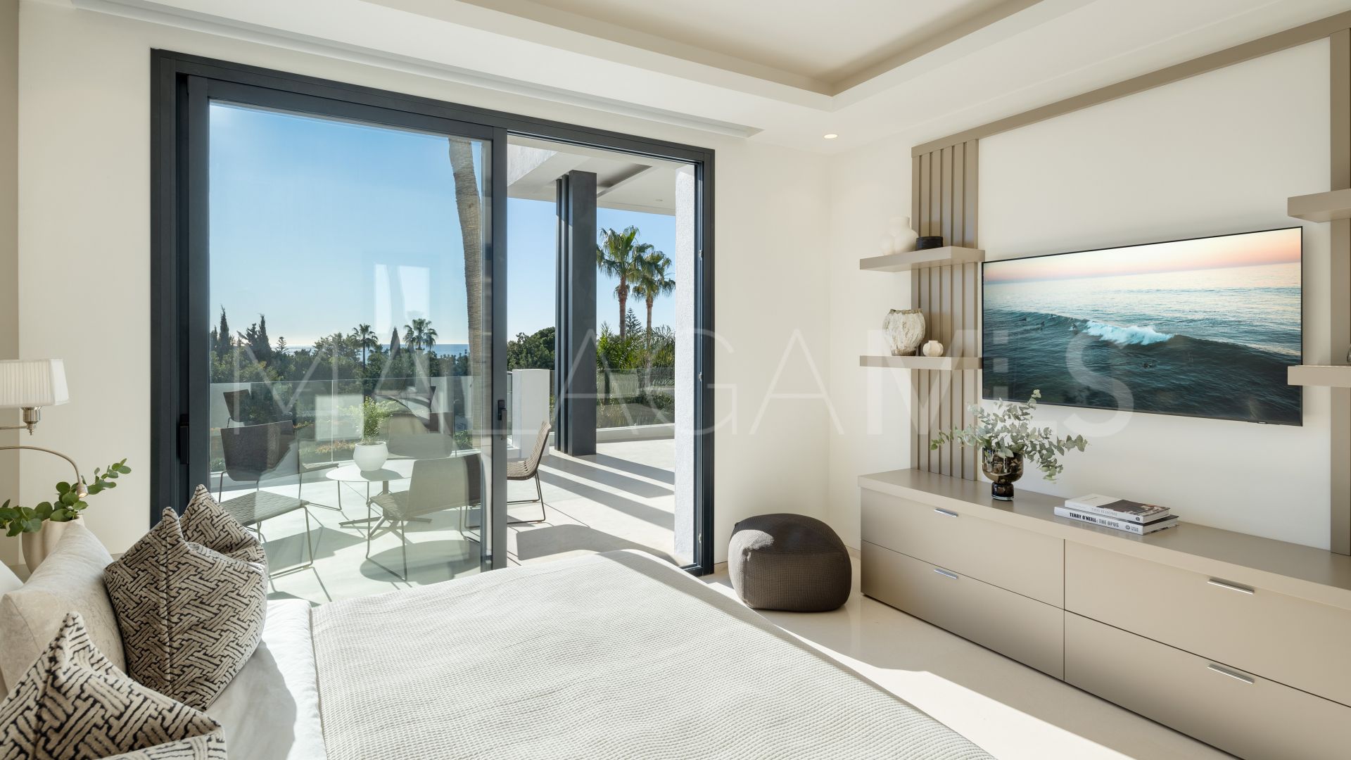 Villa for sale in Altos de Puente Romano with 5 bedrooms
