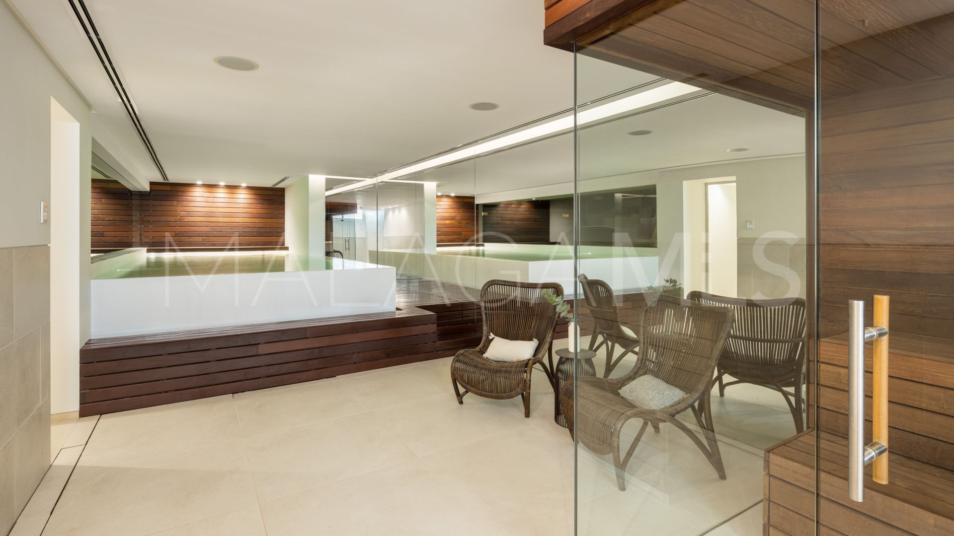 Villa for sale in Altos de Puente Romano with 5 bedrooms