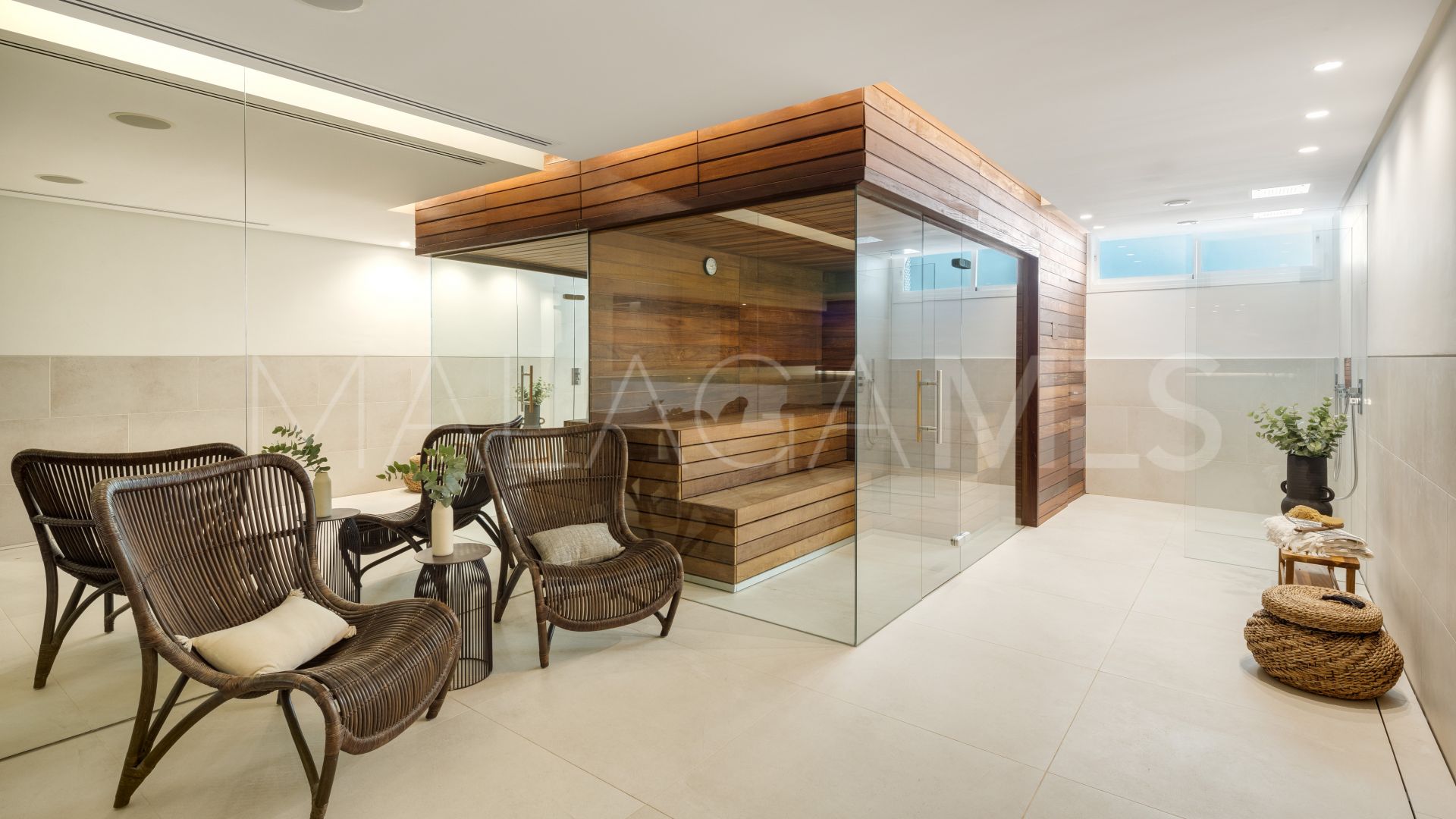 Villa for sale in Altos de Puente Romano with 5 bedrooms