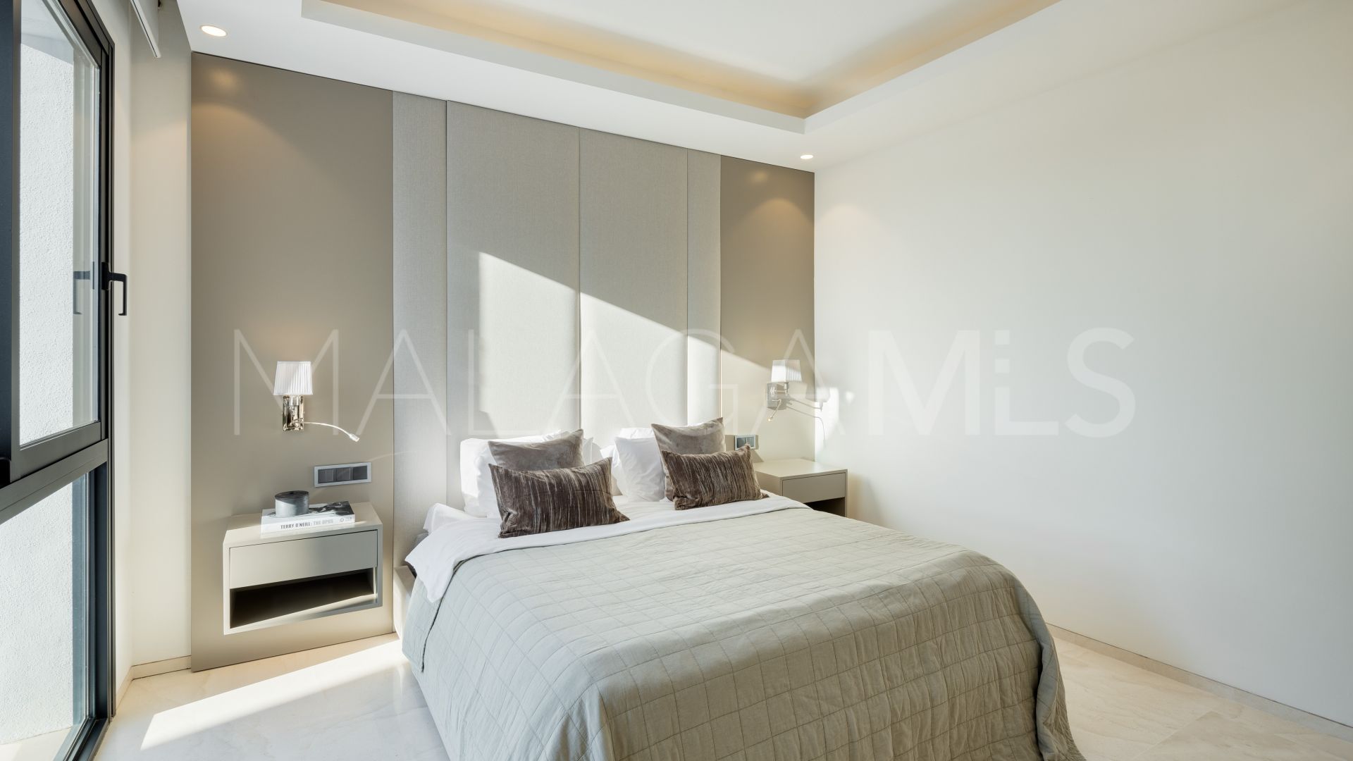 Villa for sale in Altos de Puente Romano with 5 bedrooms
