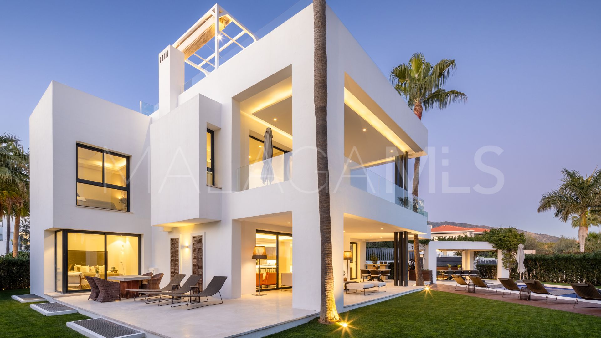 Villa for sale in Altos de Puente Romano with 5 bedrooms
