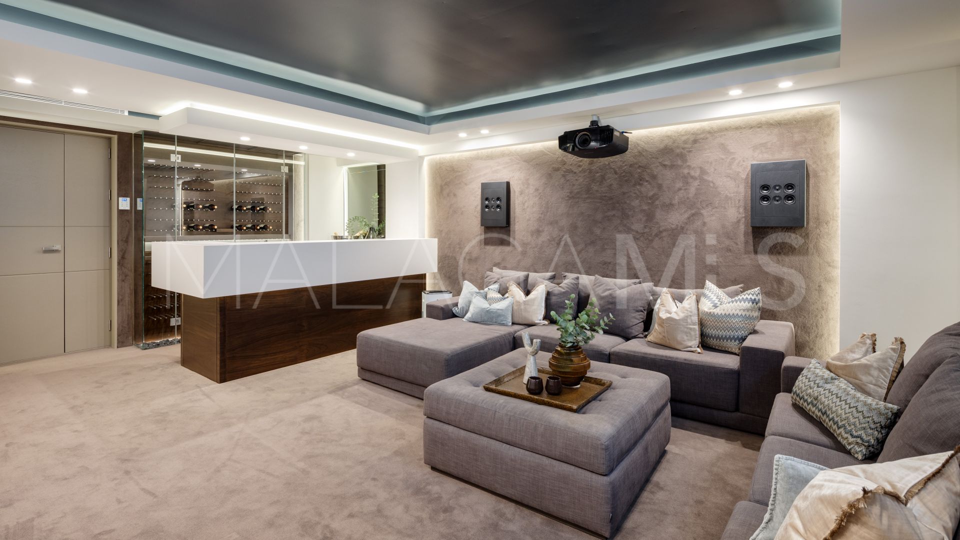 Villa for sale in Altos de Puente Romano with 5 bedrooms