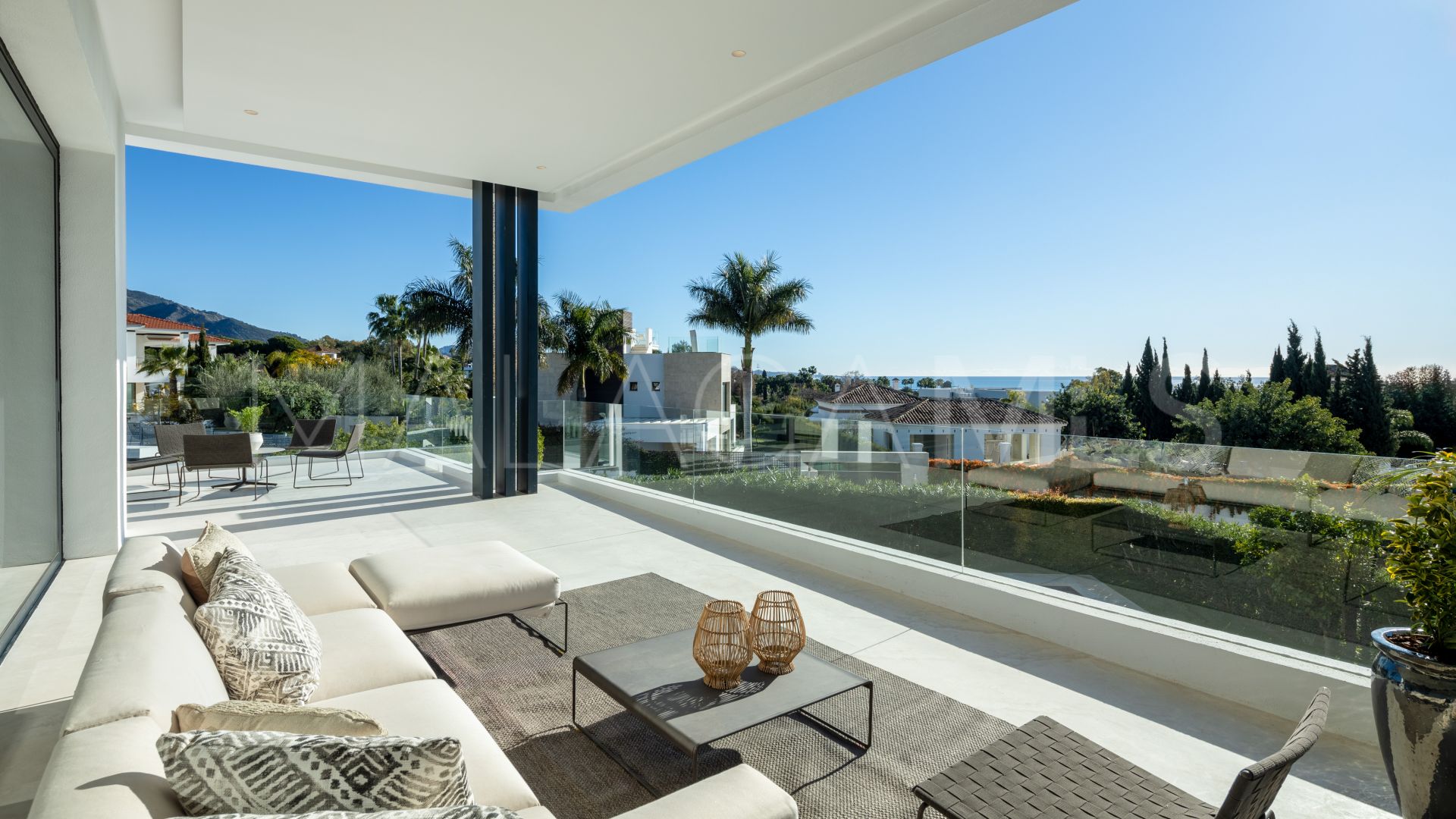 Villa for sale in Altos de Puente Romano with 5 bedrooms