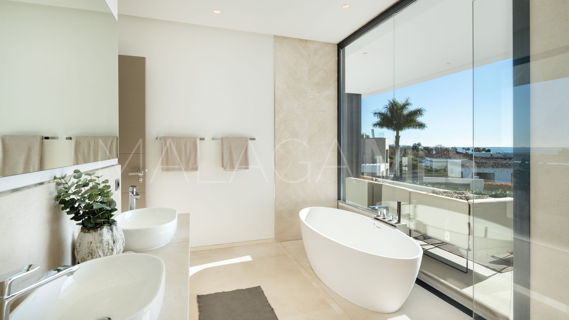Villa for sale in Altos de Puente Romano with 5 bedrooms
