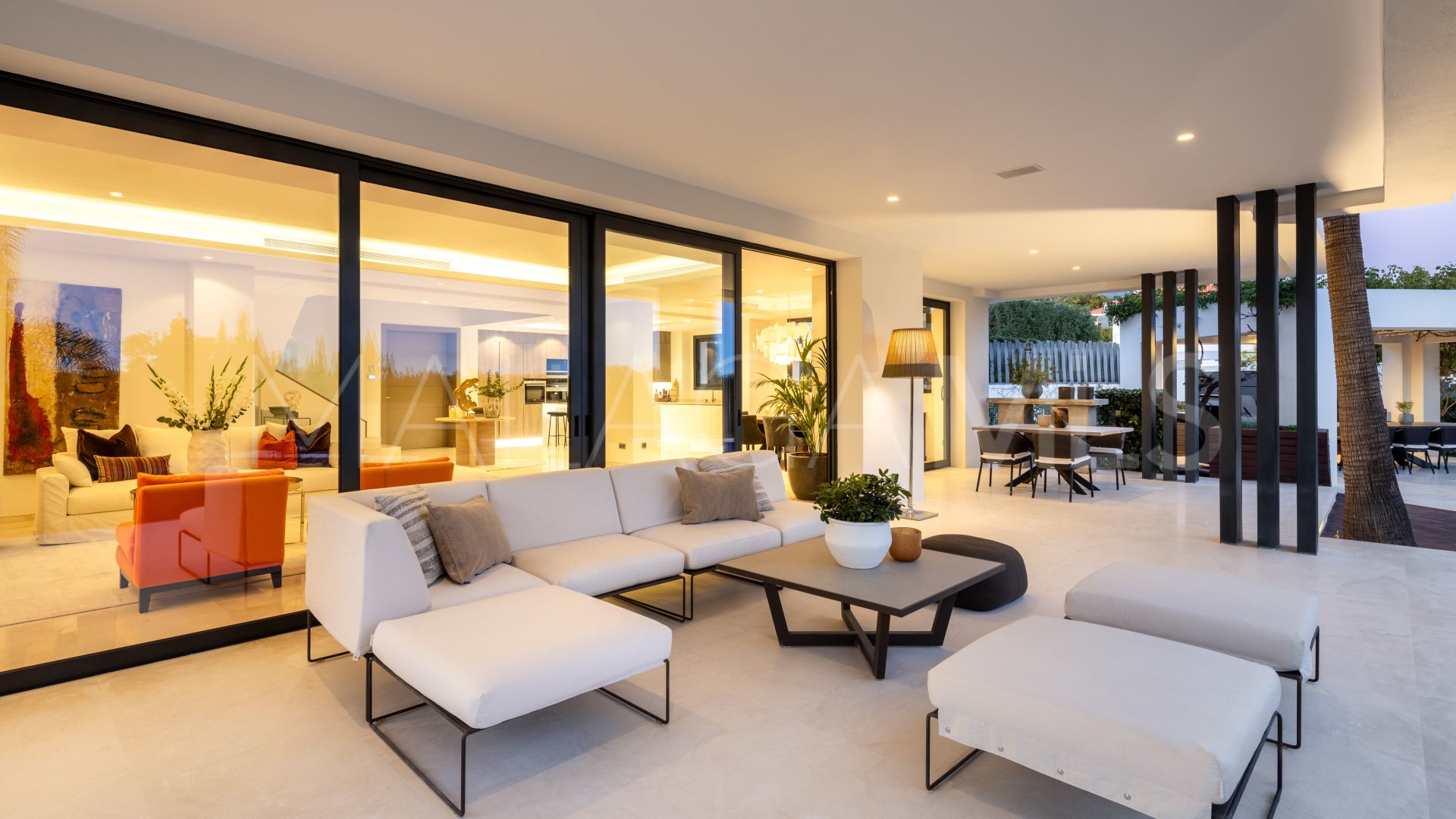 Villa for sale in Altos de Puente Romano with 5 bedrooms