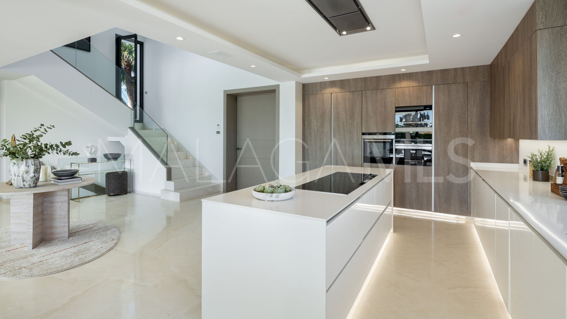 Villa for sale in Altos de Puente Romano with 5 bedrooms