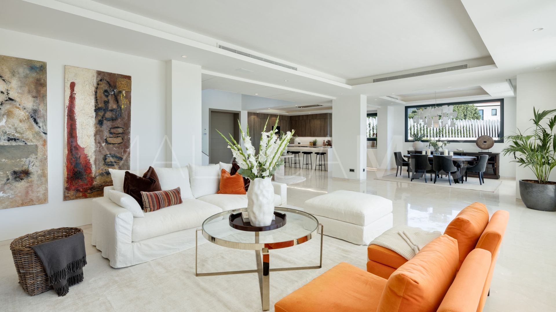 Villa for sale in Altos de Puente Romano with 5 bedrooms