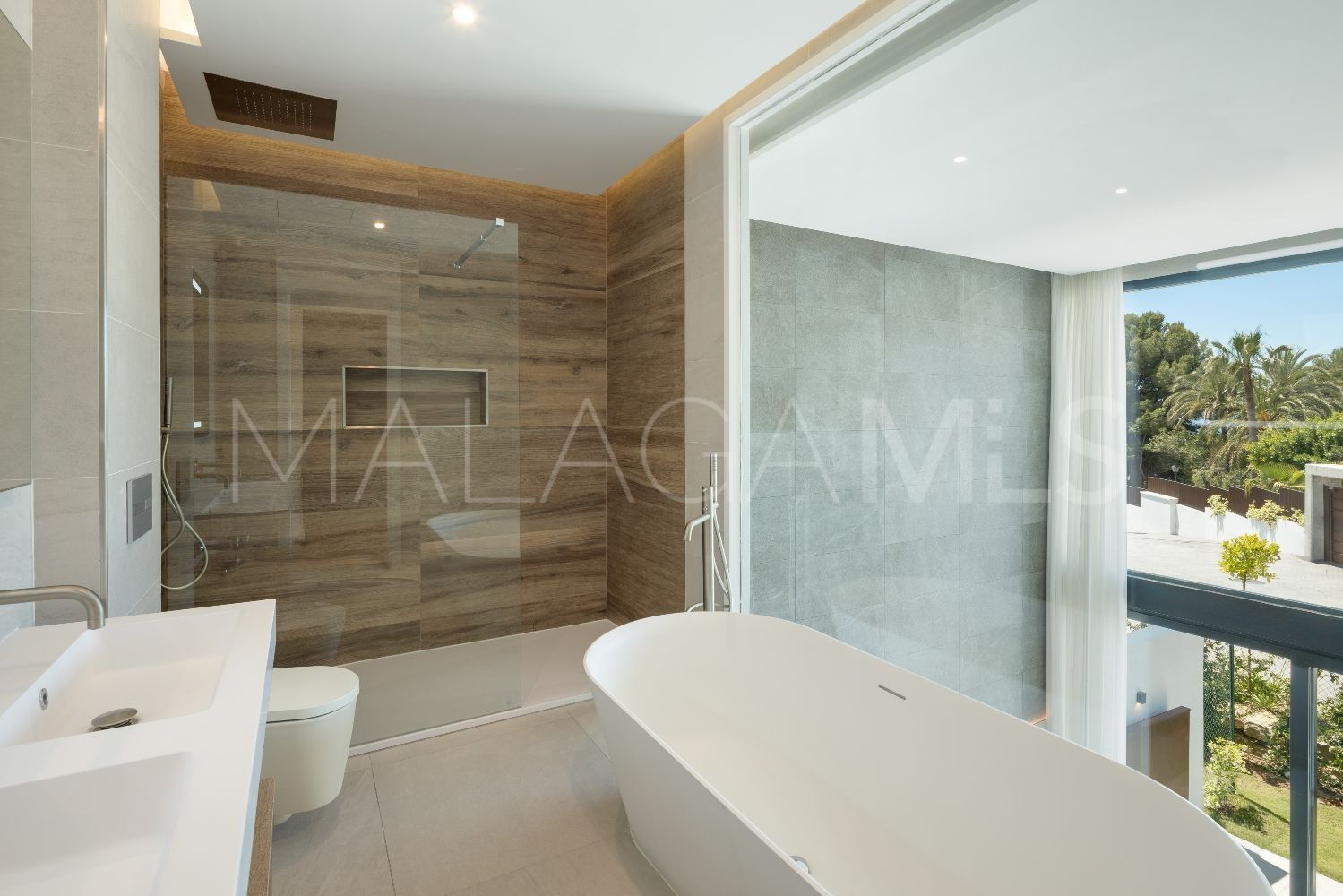 4 bedrooms semi detached villa for sale in Rio Real