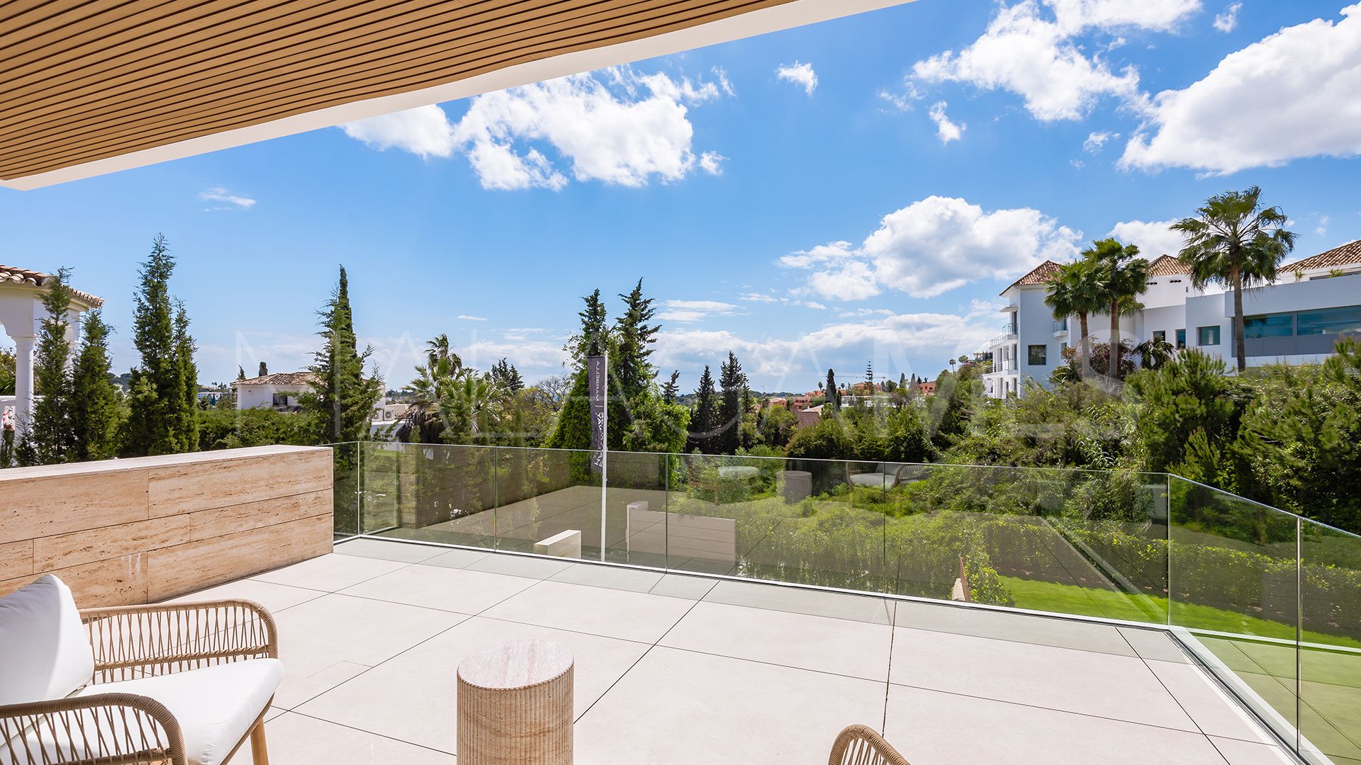 For sale villa with 5 bedrooms in Altos del Paraiso