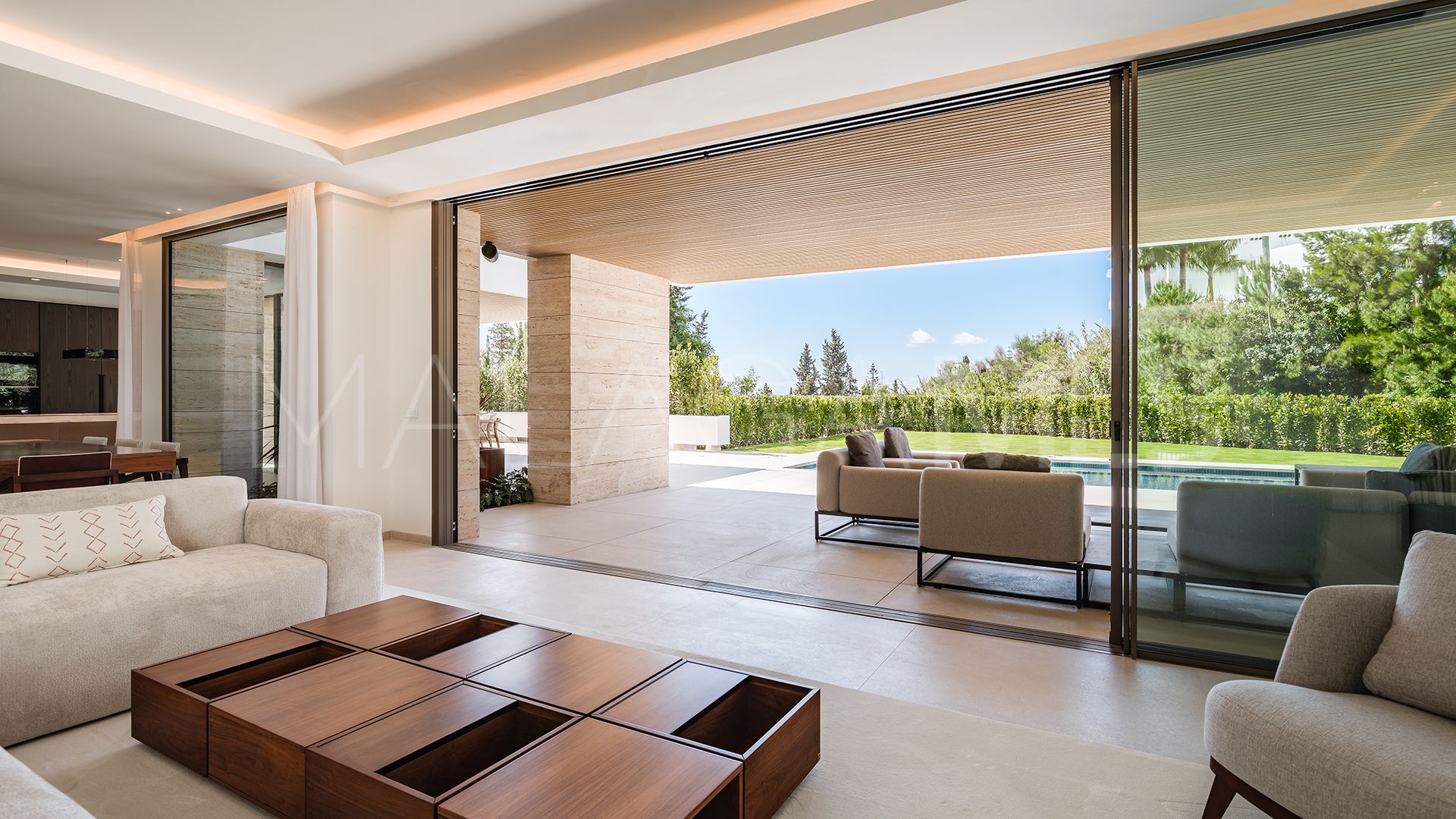 For sale villa with 5 bedrooms in Altos del Paraiso