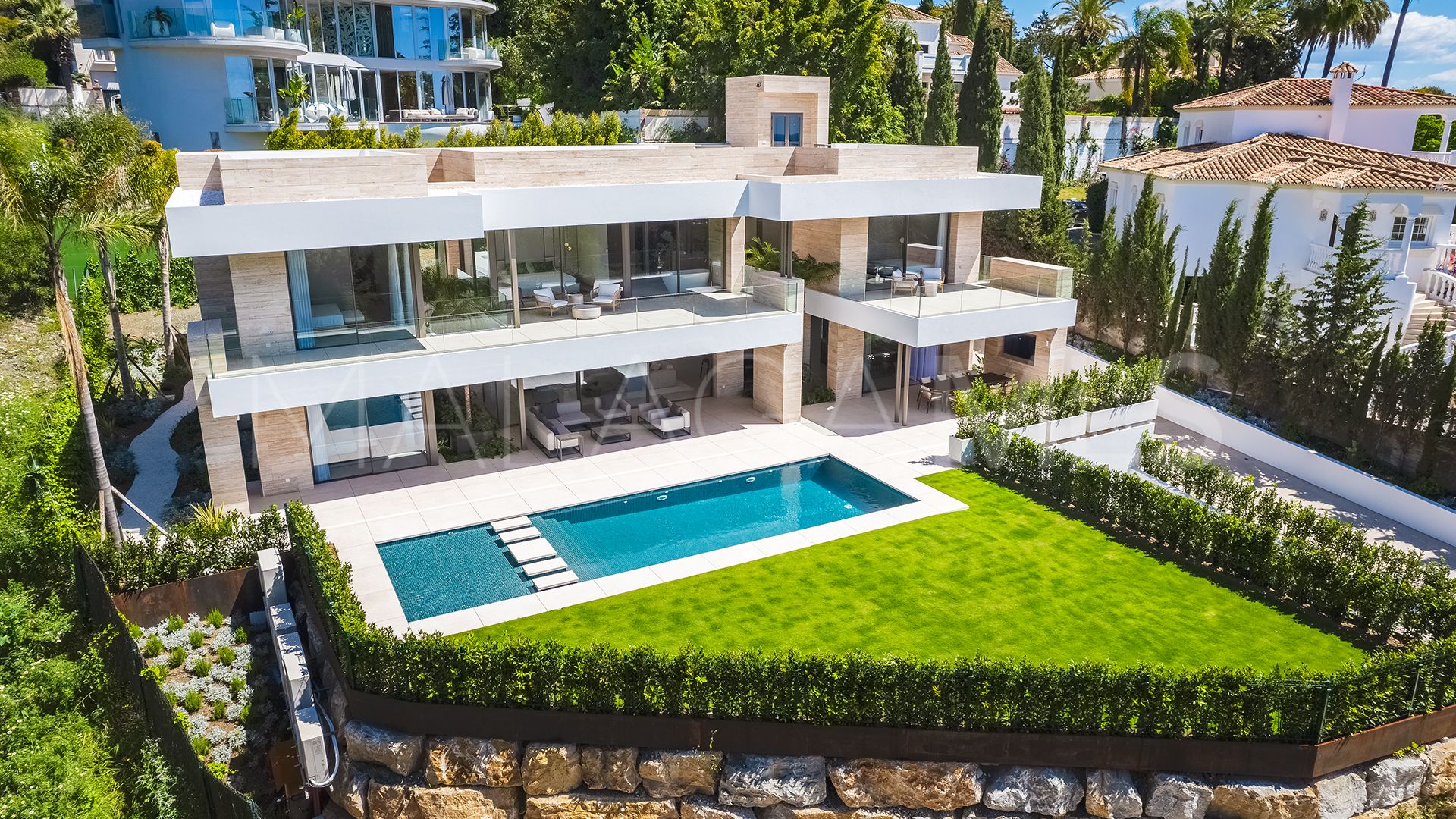 For sale villa with 5 bedrooms in Altos del Paraiso