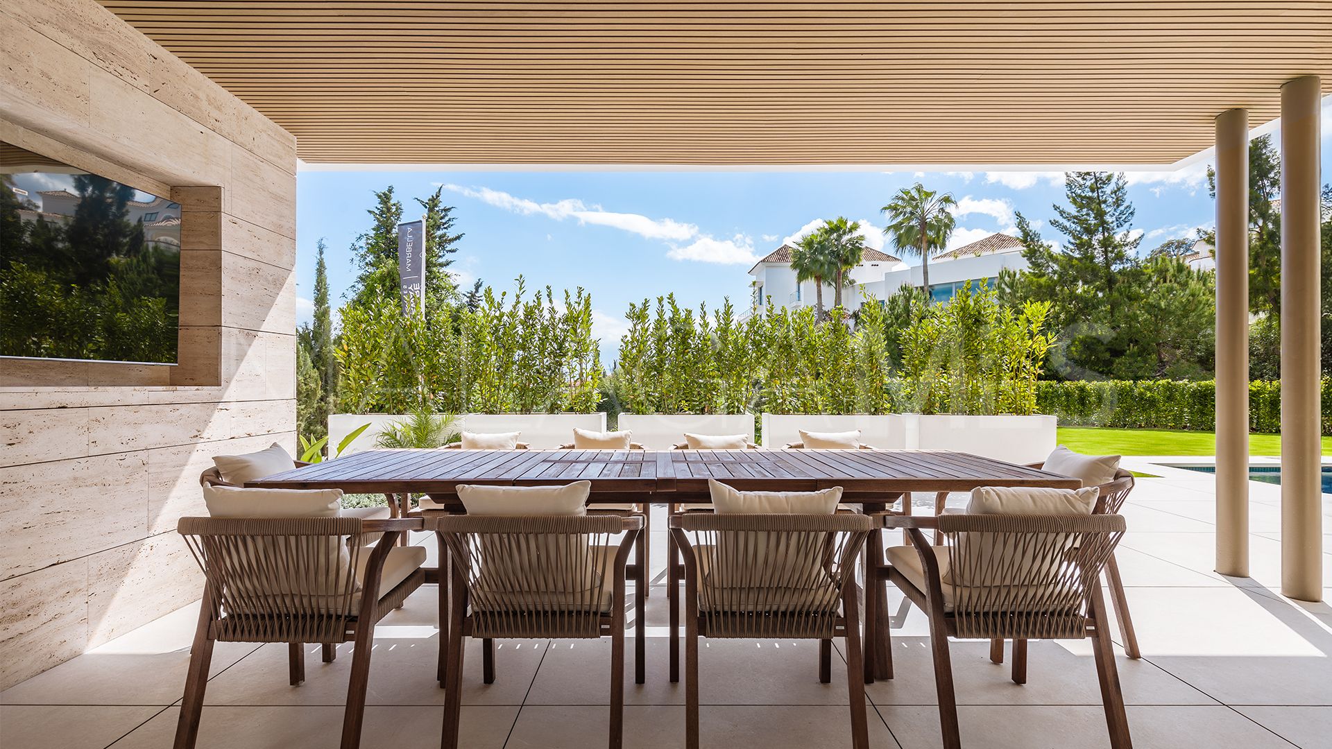 For sale villa with 5 bedrooms in Altos del Paraiso