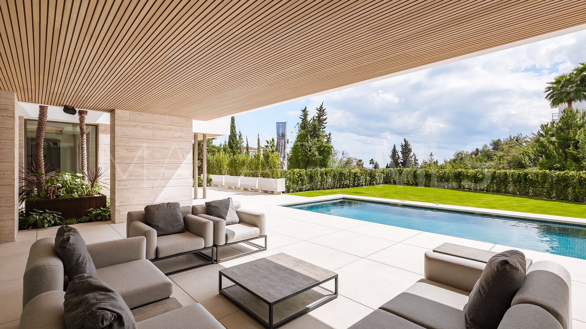 For sale villa with 5 bedrooms in Altos del Paraiso