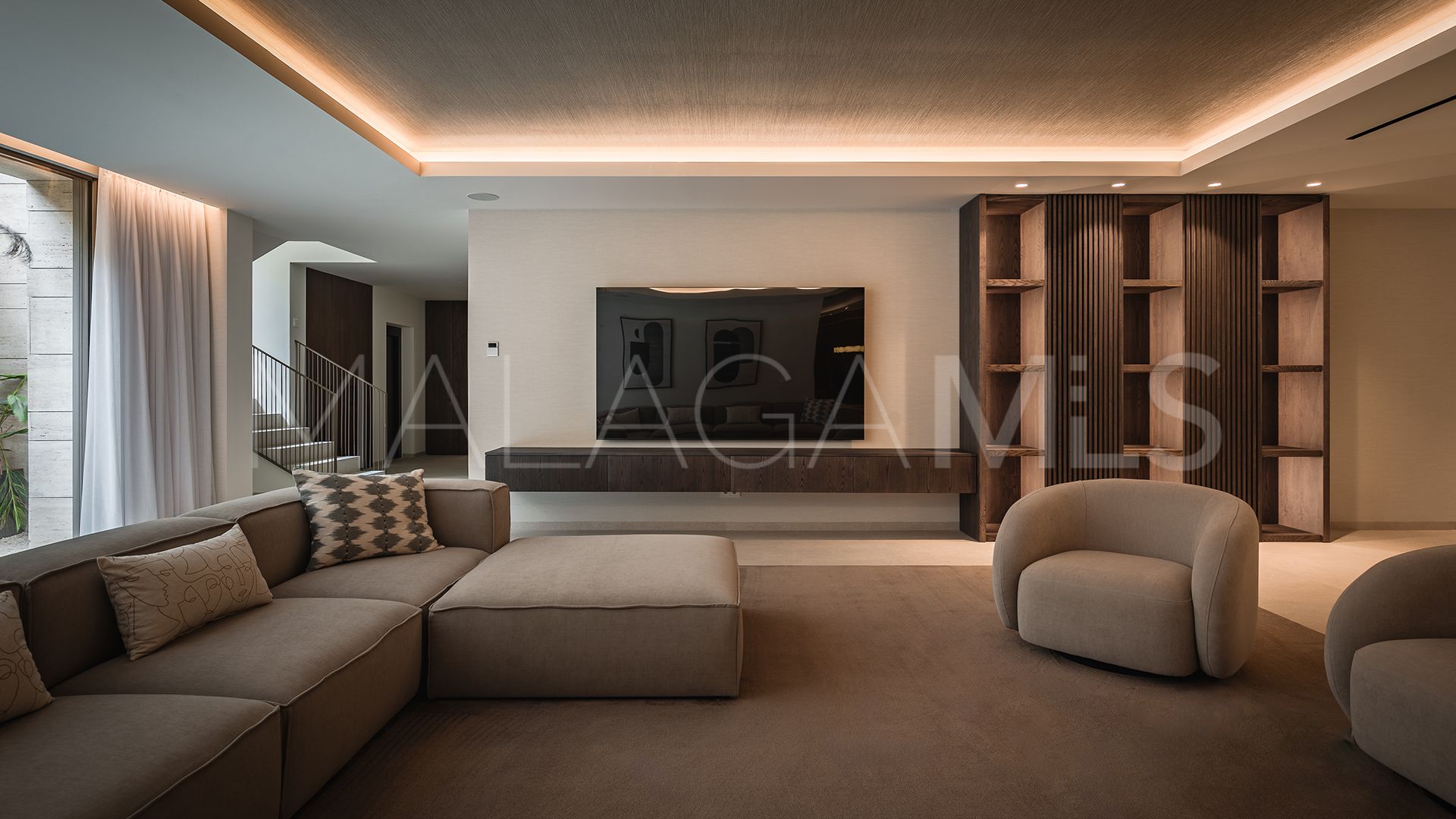 For sale villa with 5 bedrooms in Altos del Paraiso