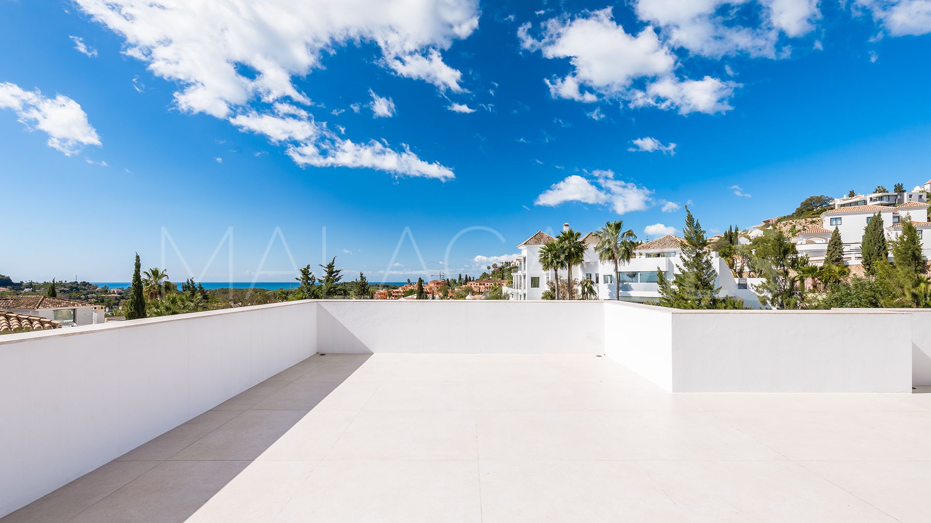 For sale villa with 5 bedrooms in Altos del Paraiso