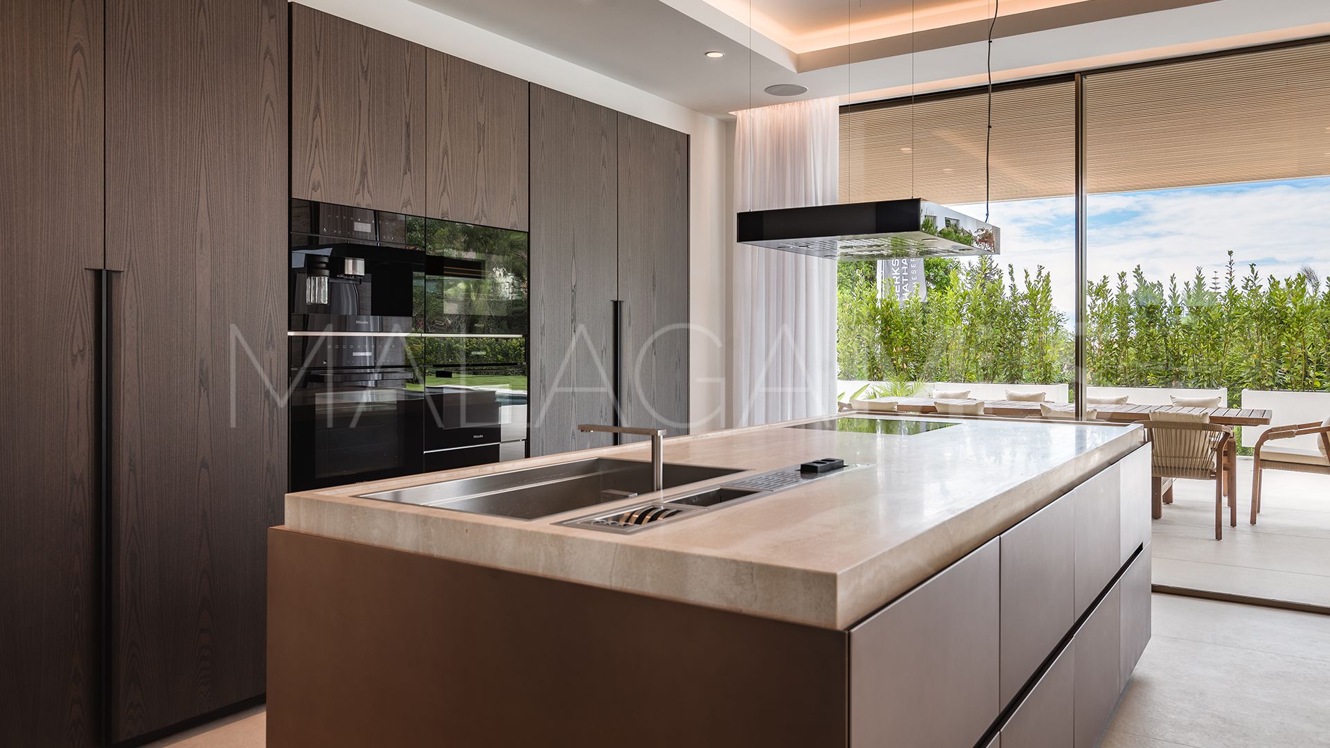 For sale villa with 5 bedrooms in Altos del Paraiso