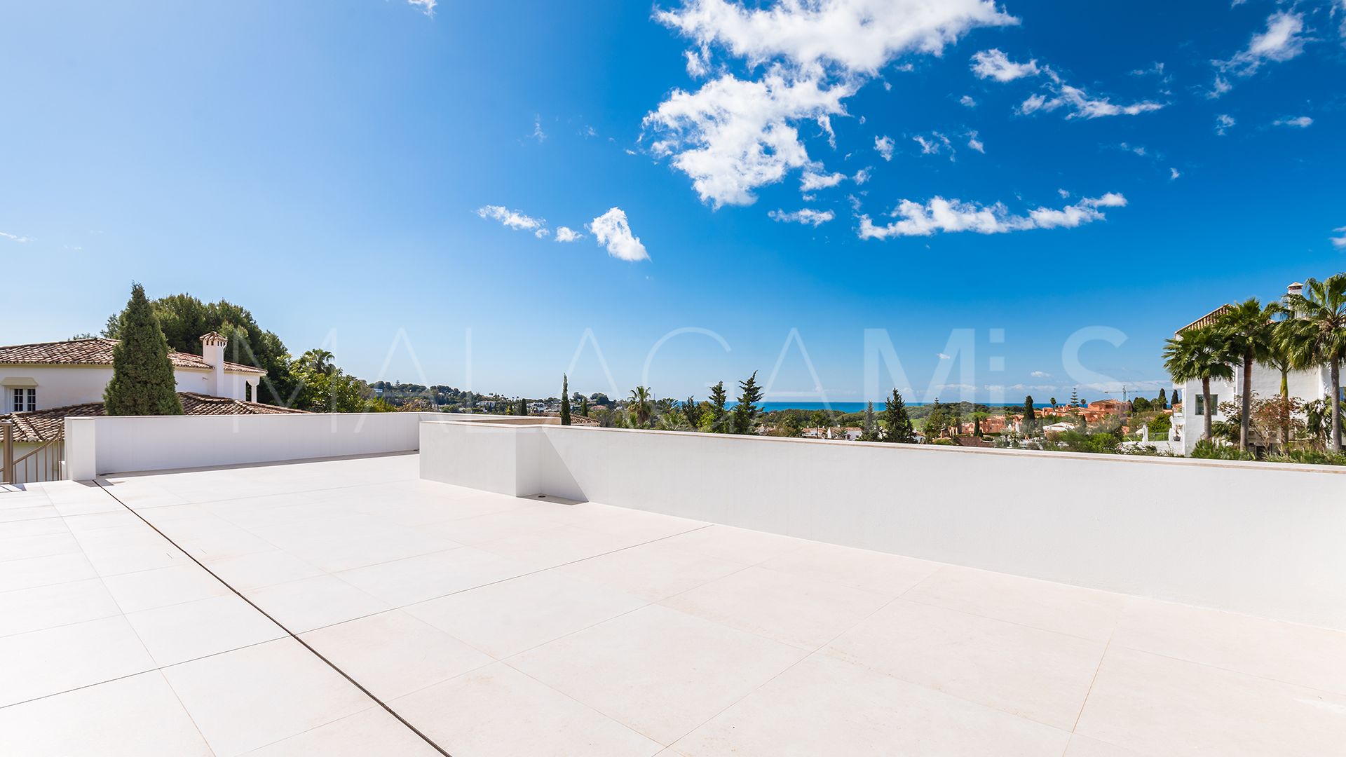 For sale villa with 5 bedrooms in Altos del Paraiso