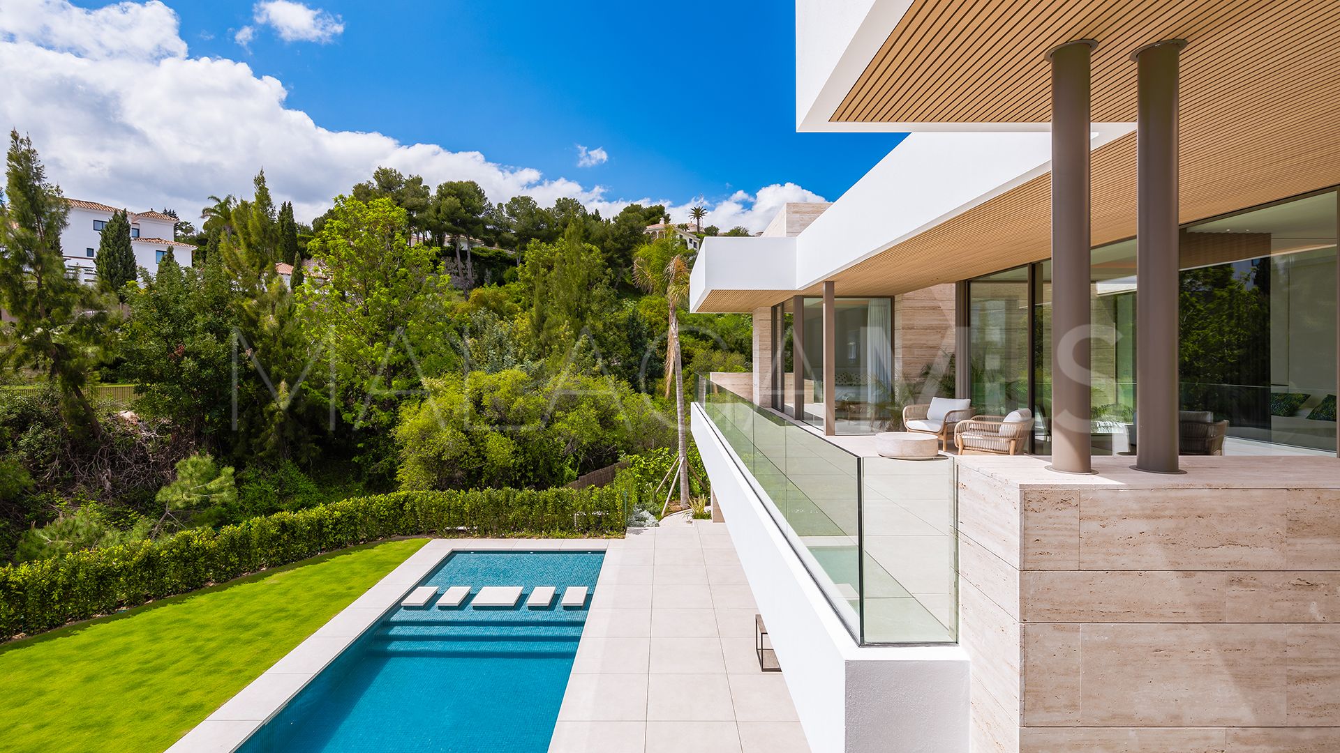For sale villa with 5 bedrooms in Altos del Paraiso