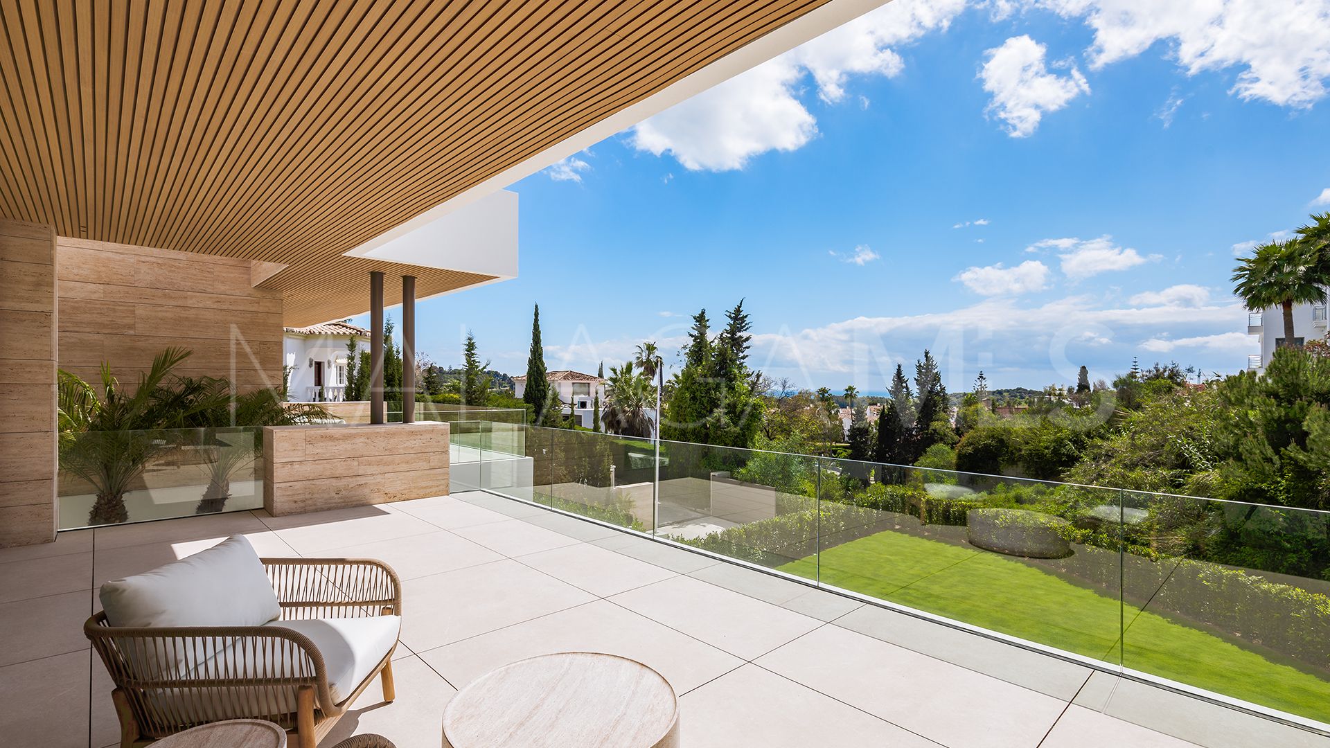 For sale villa with 5 bedrooms in Altos del Paraiso