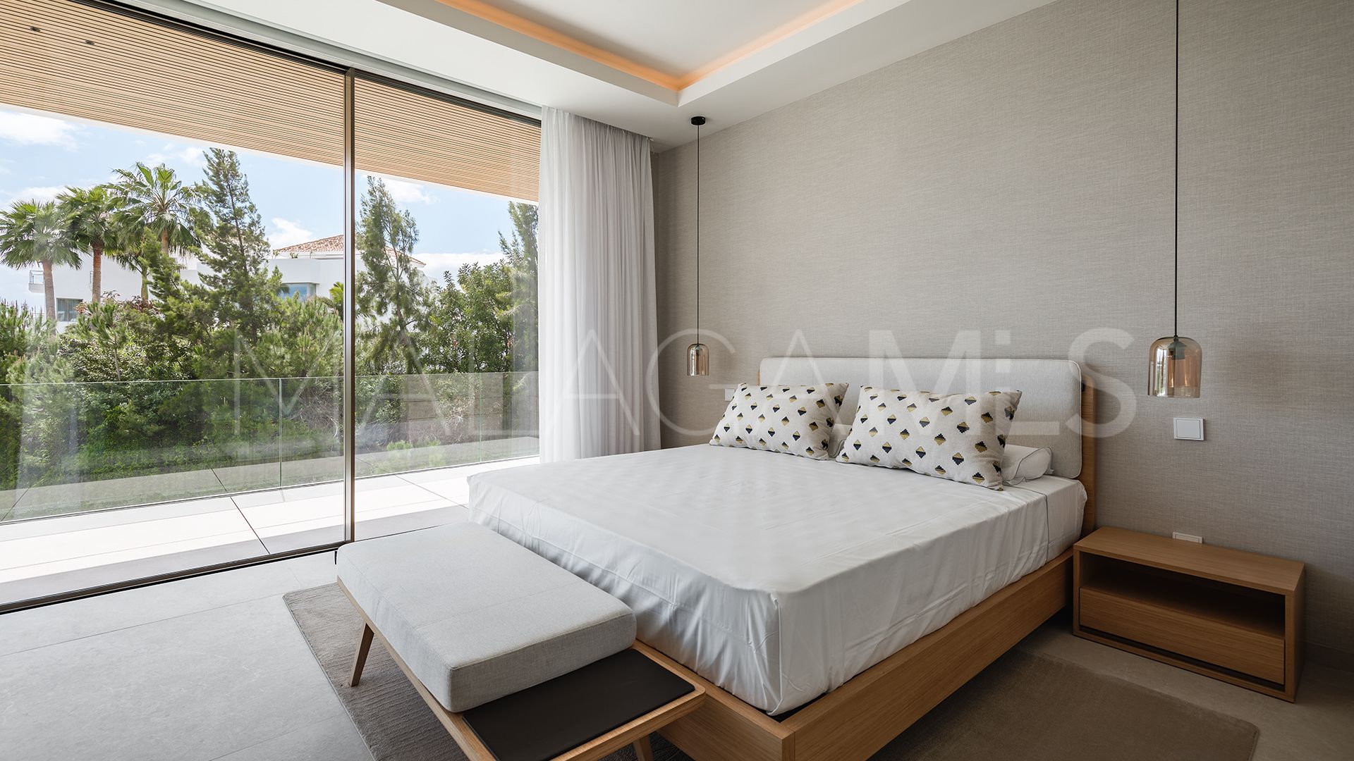 For sale villa with 5 bedrooms in Altos del Paraiso