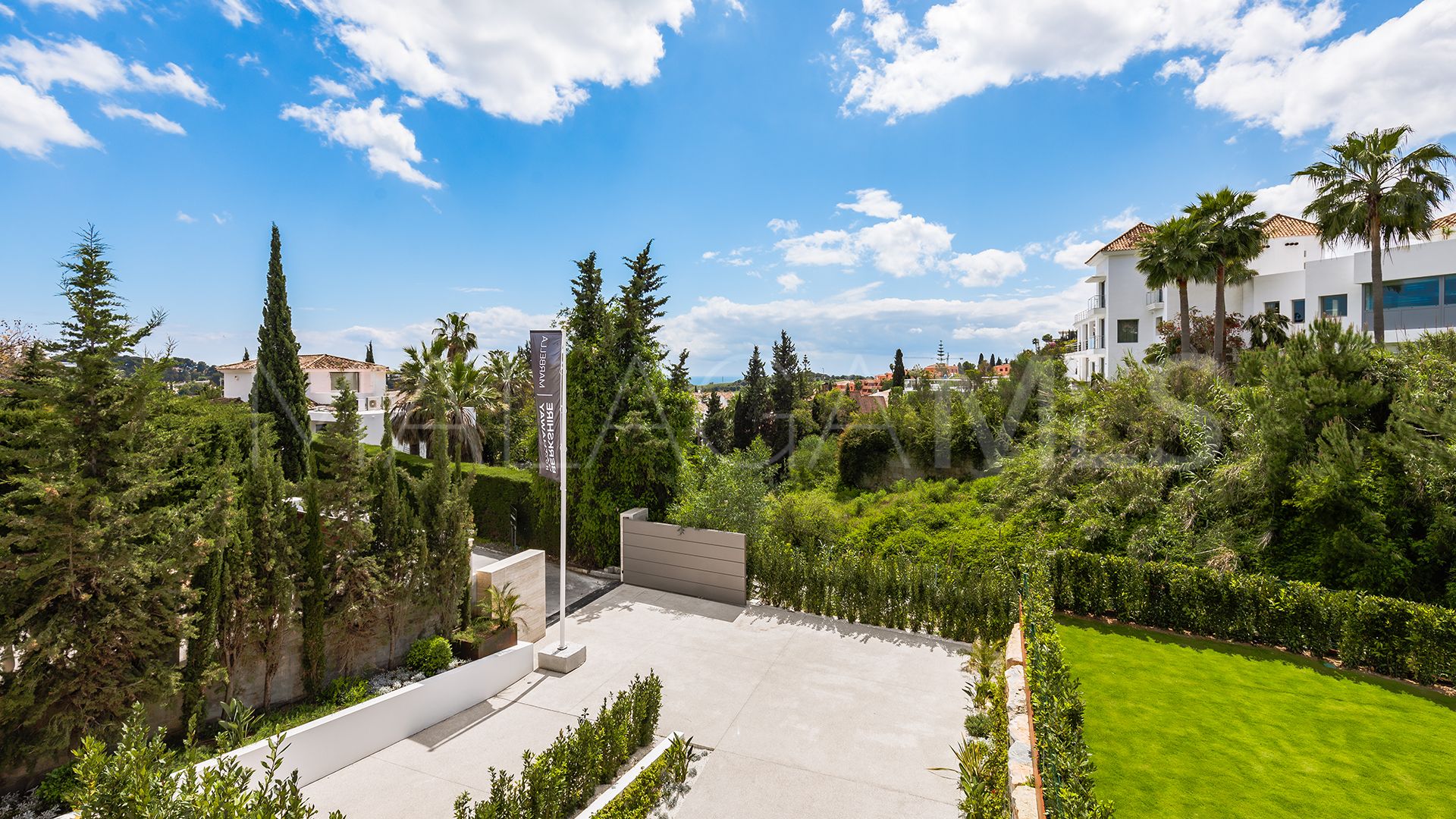 For sale villa with 5 bedrooms in Altos del Paraiso