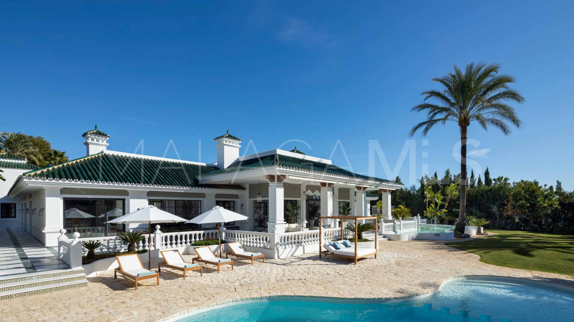 Palais for sale in Nueva Andalucia