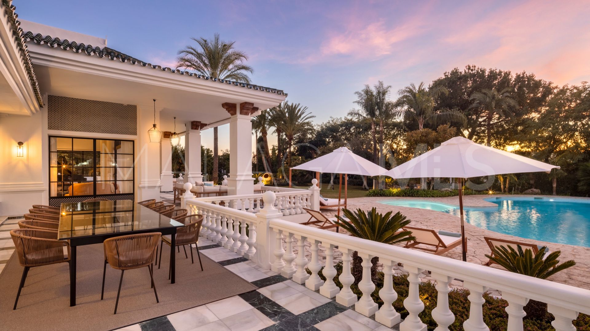 Palais for sale in Nueva Andalucia