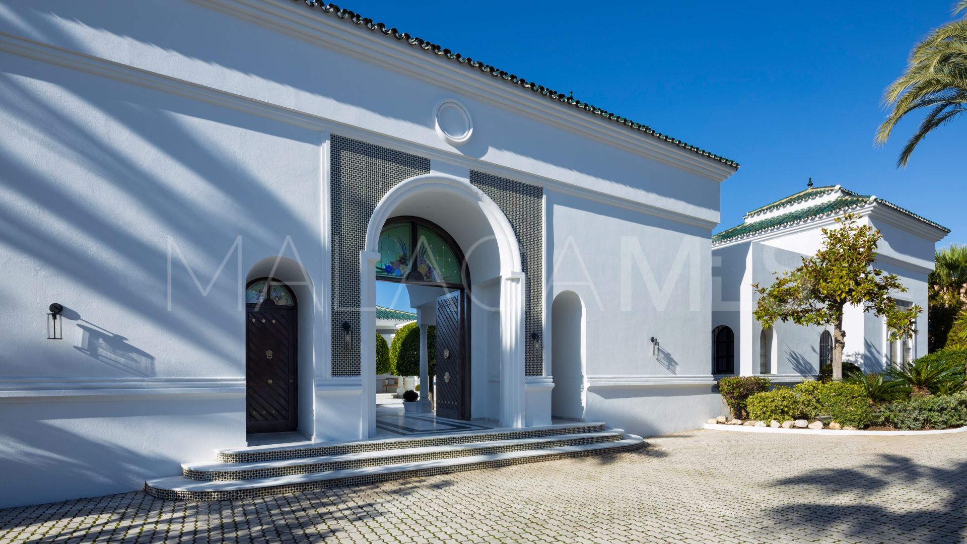 Palais for sale in Nueva Andalucia