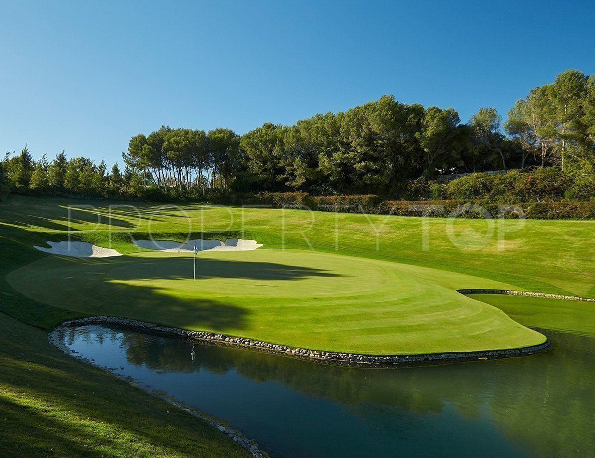 Los Altos de Valderrama, villa de 8 dormitorios a la venta