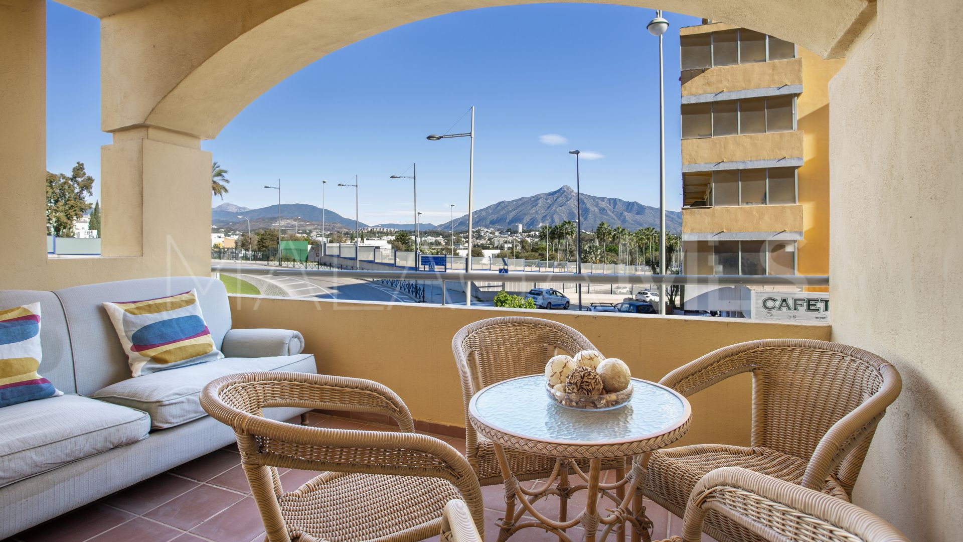 Apartamento a la venta in Los Almendros I