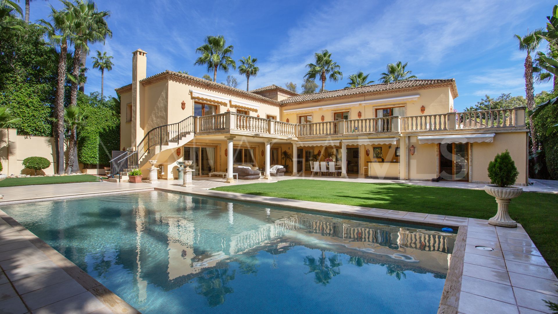 5 bedrooms villa in Nueva Andalucia for sale