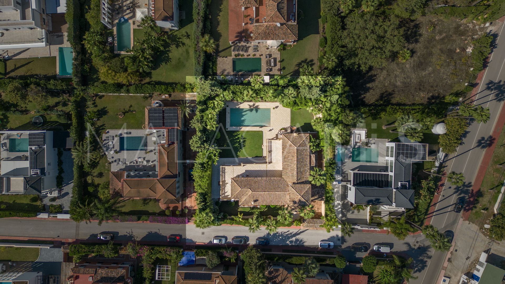 5 bedrooms villa in Nueva Andalucia for sale