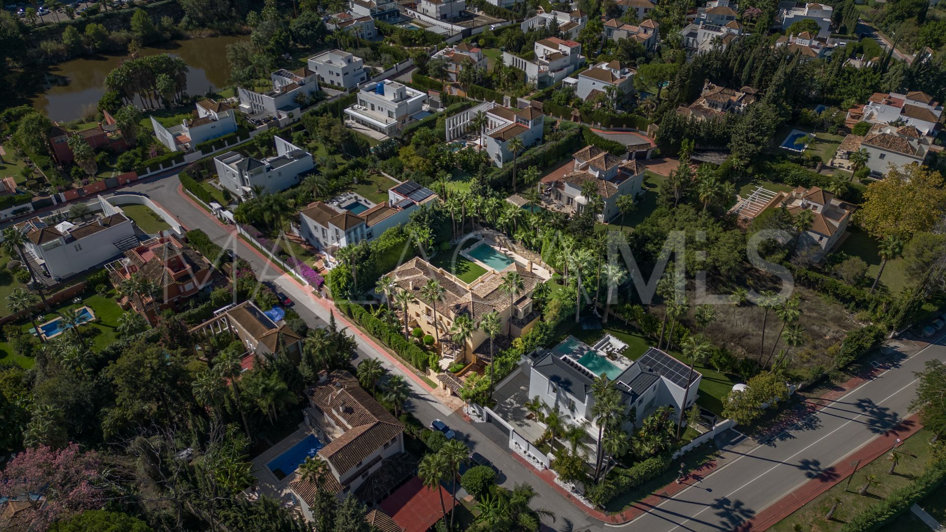 5 bedrooms villa in Nueva Andalucia for sale