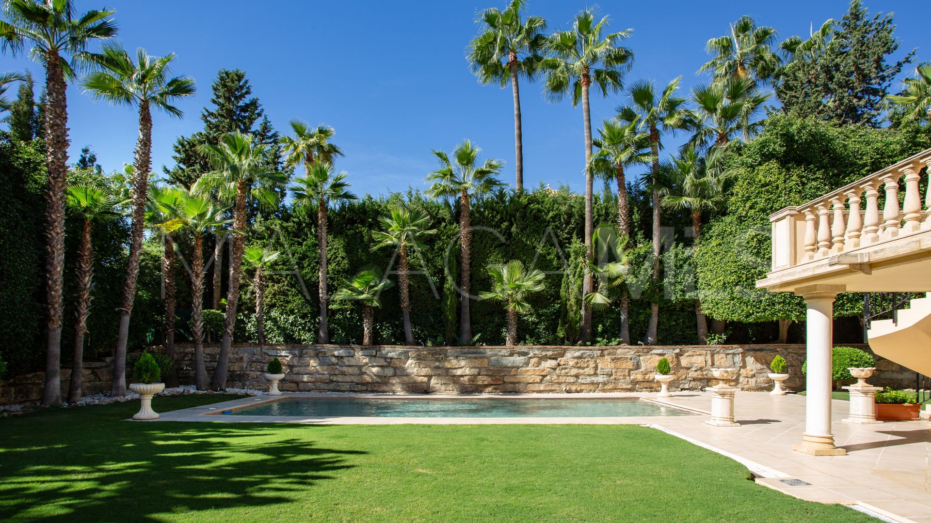 5 bedrooms villa in Nueva Andalucia for sale