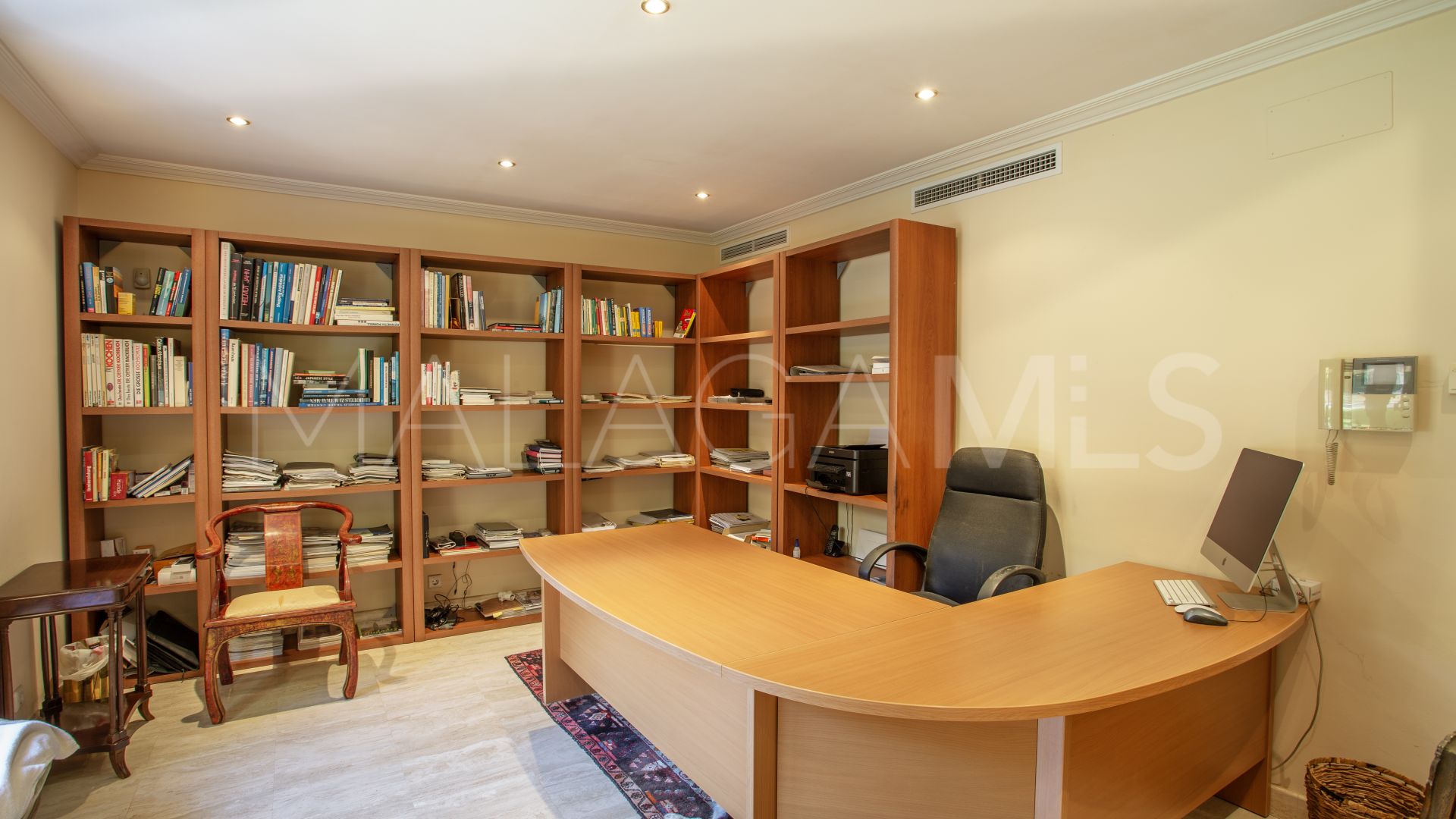 5 bedrooms villa in Nueva Andalucia for sale