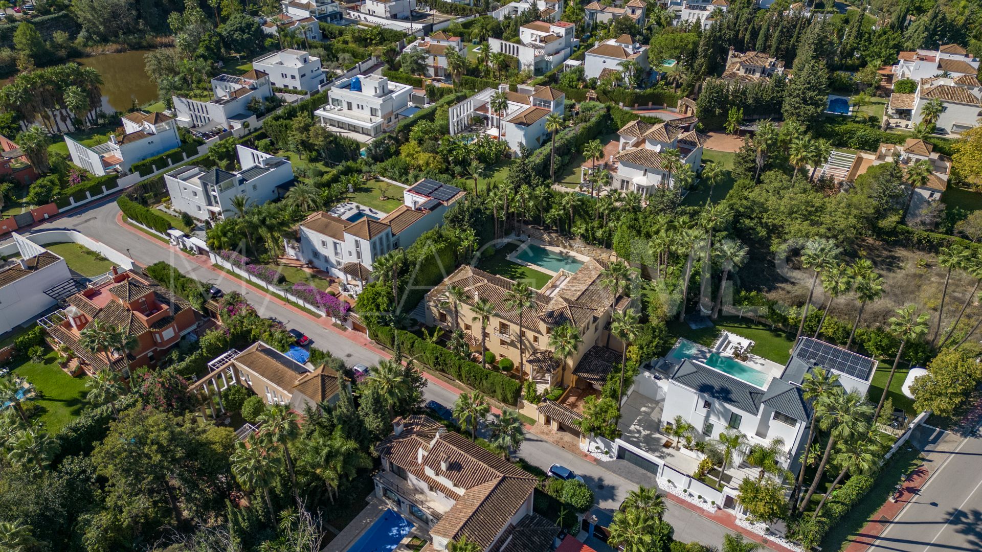 5 bedrooms villa in Nueva Andalucia for sale