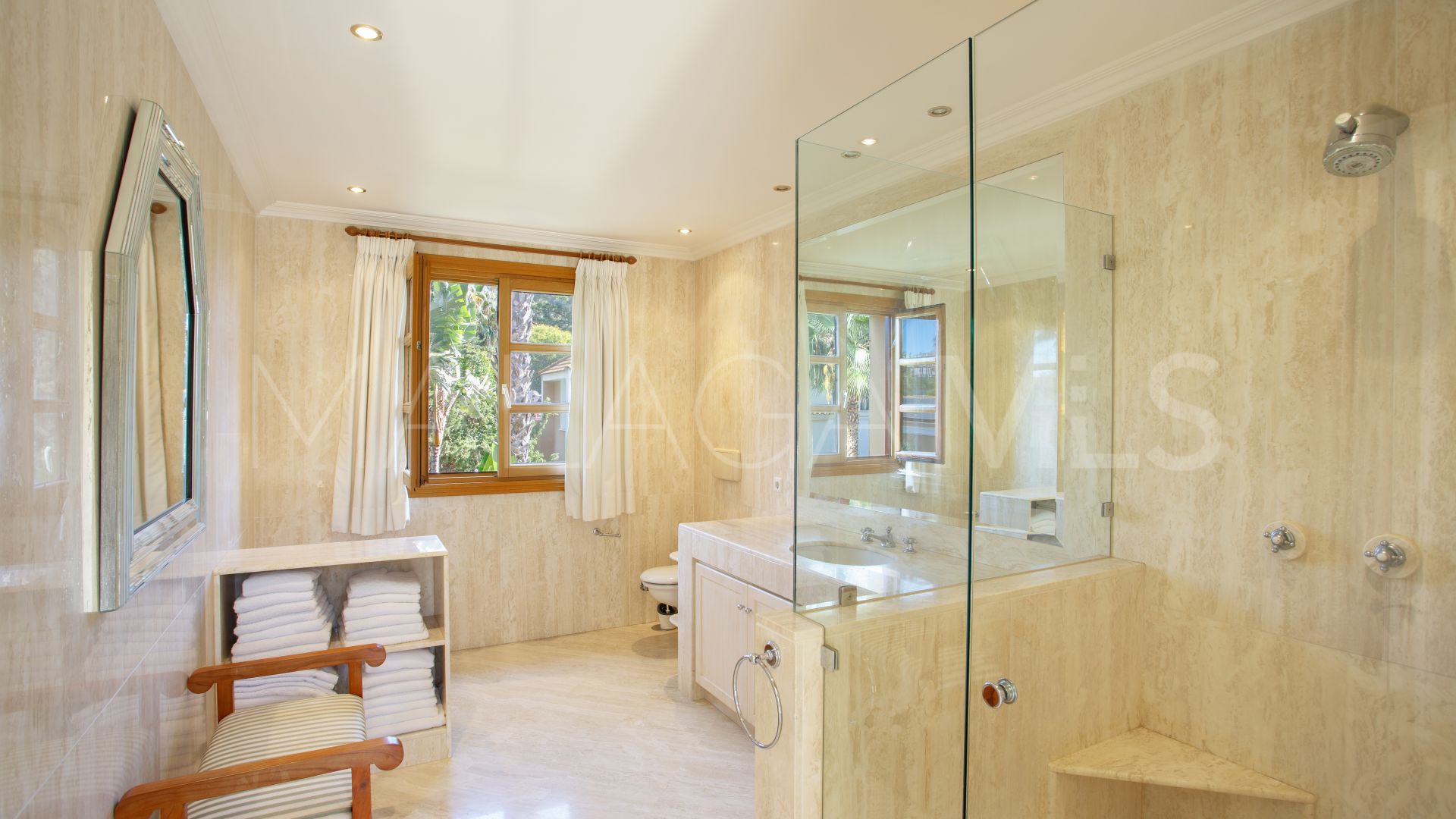 5 bedrooms villa in Nueva Andalucia for sale