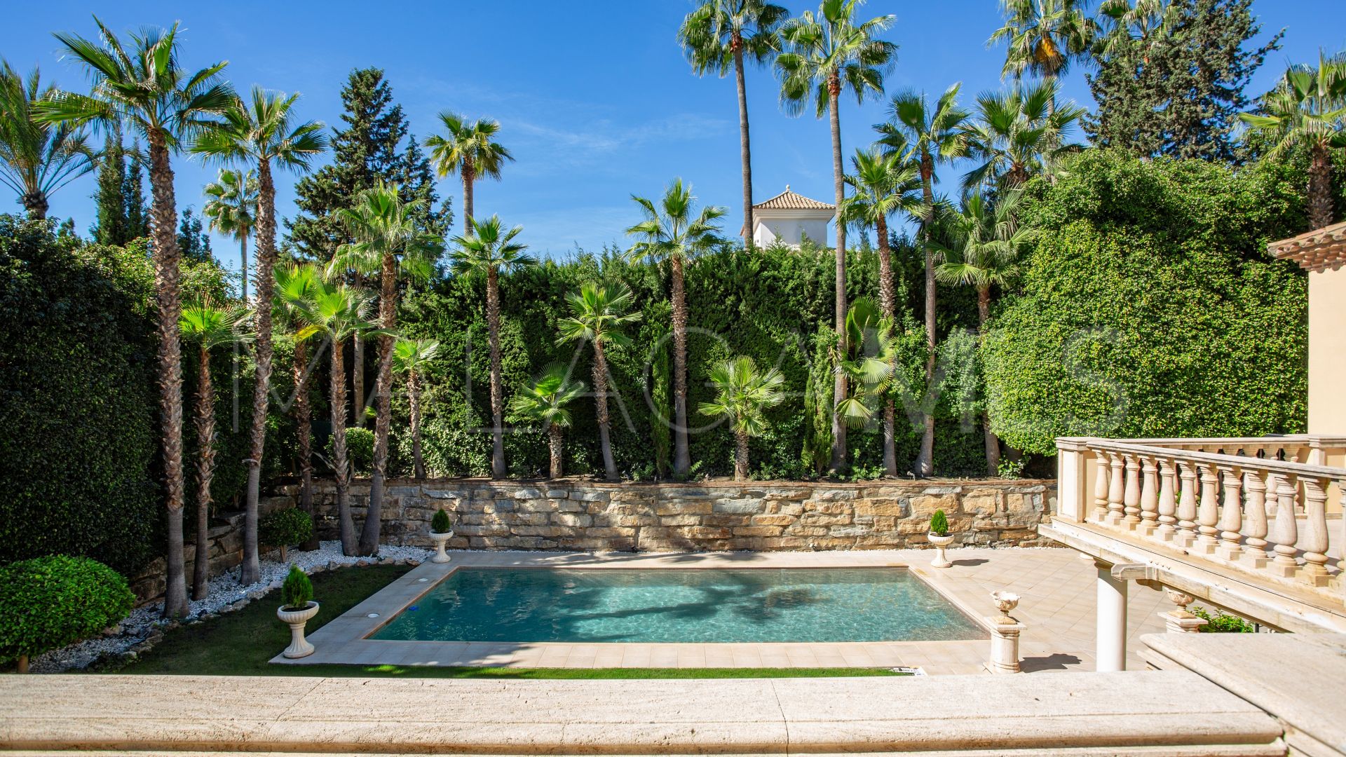 5 bedrooms villa in Nueva Andalucia for sale