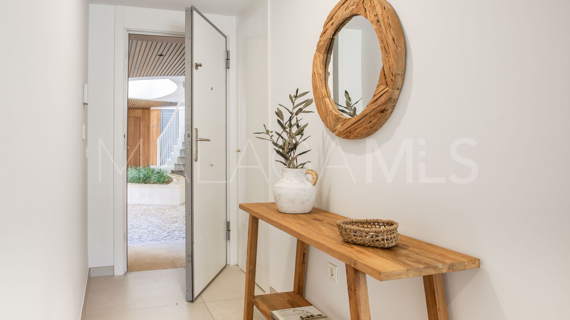 For sale ground floor apartment in Elviria Playa with 2 bedrooms