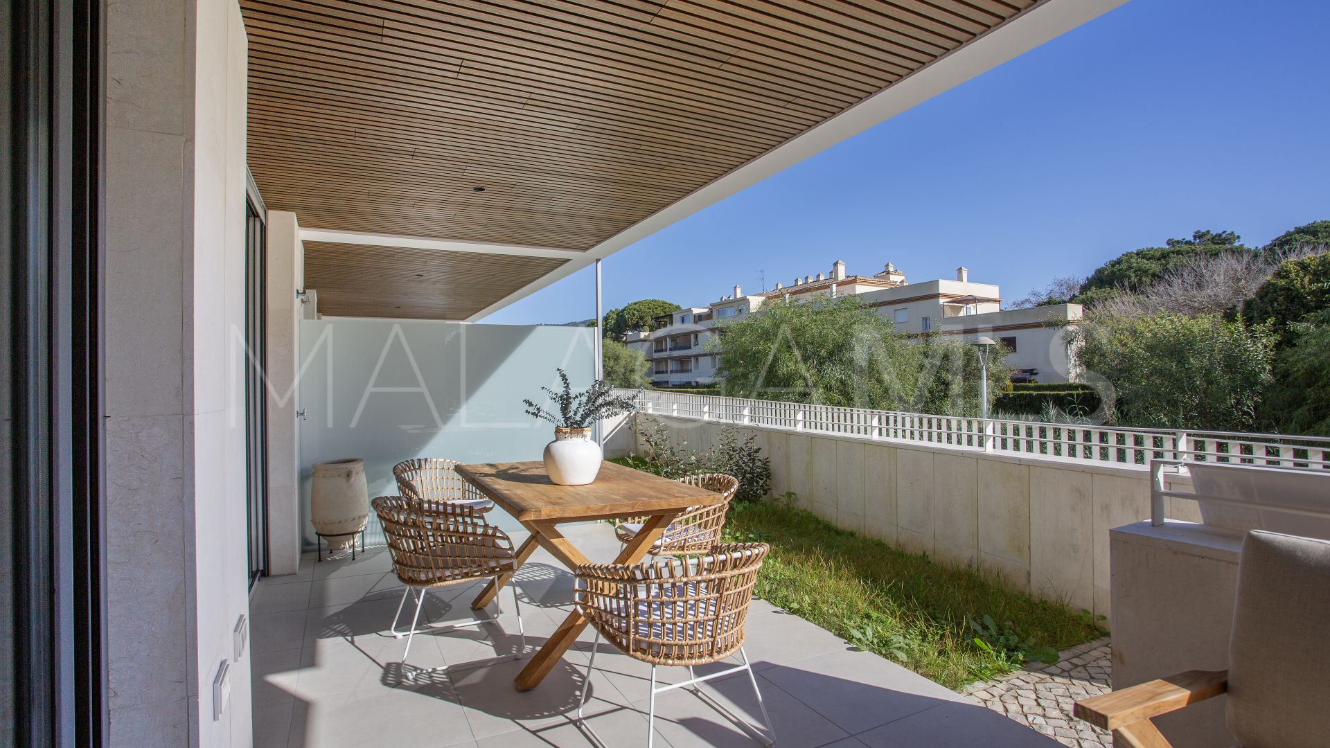 For sale ground floor apartment in Elviria Playa with 2 bedrooms