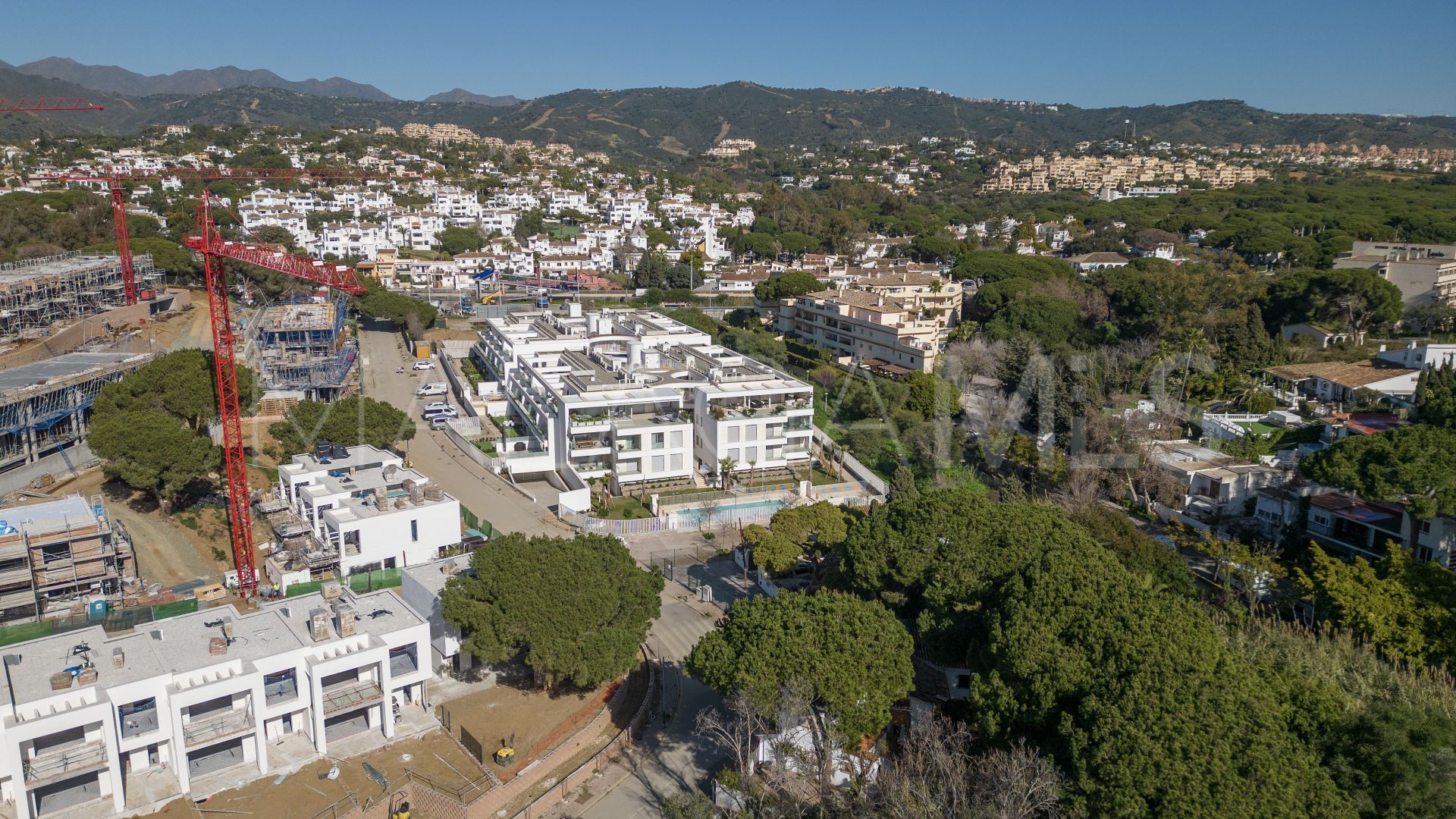 For sale ground floor apartment in Elviria Playa with 2 bedrooms