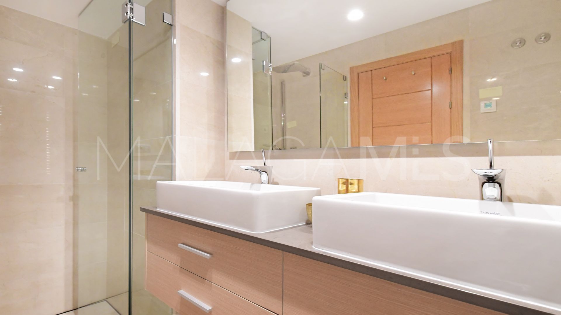 Villa for sale in Nueva Andalucia