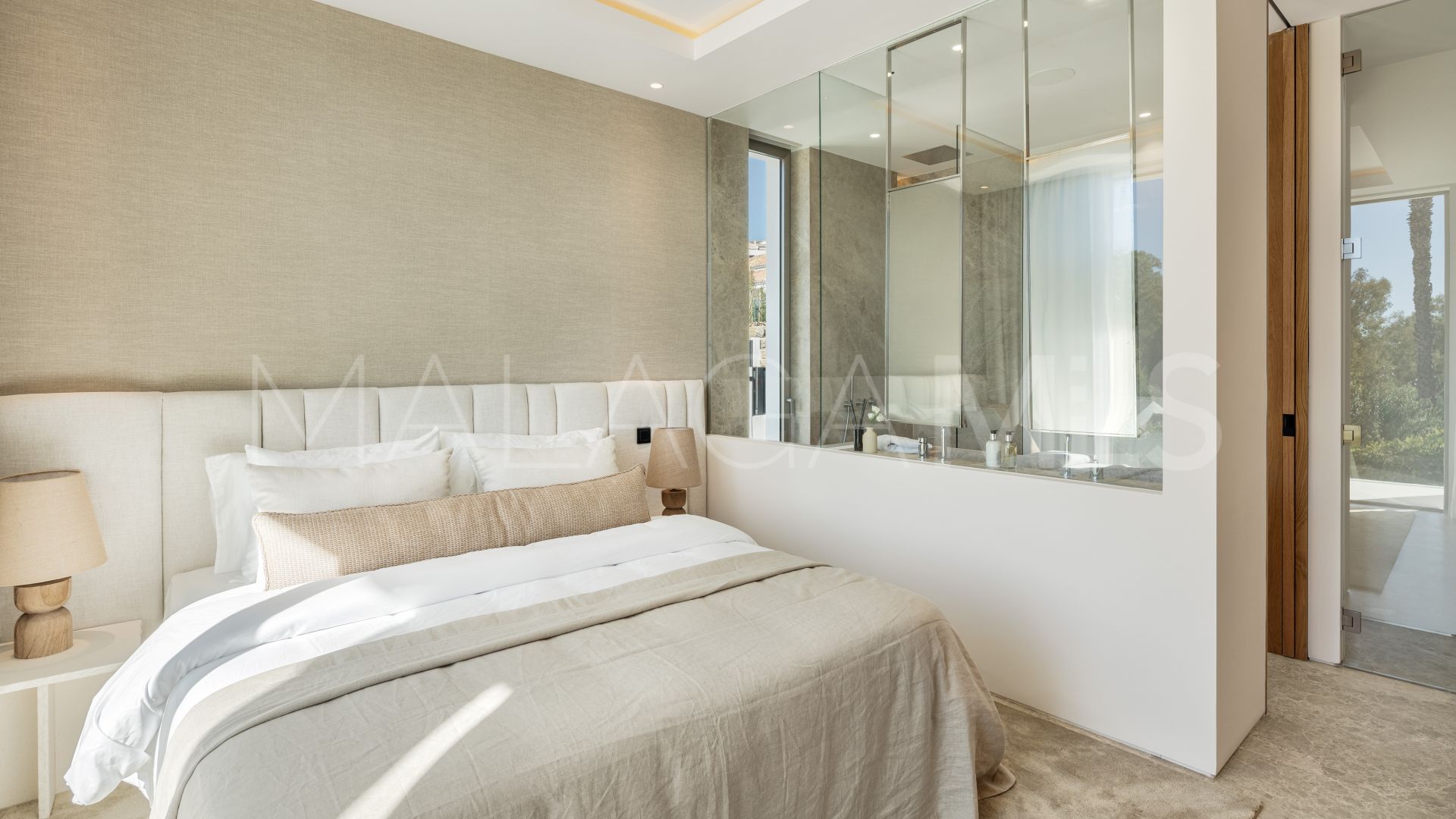 Villa for sale in Nueva Andalucia